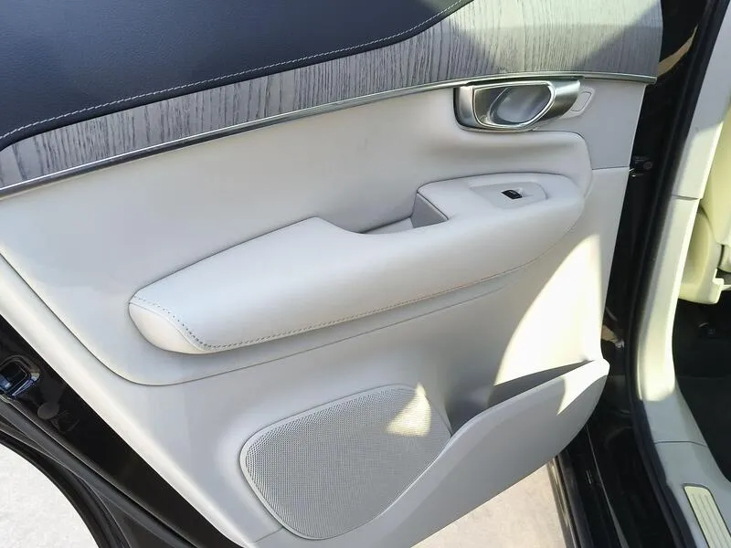Volvo XC90 2.0 T8 AWD Plus Dark Recharge - foto 36