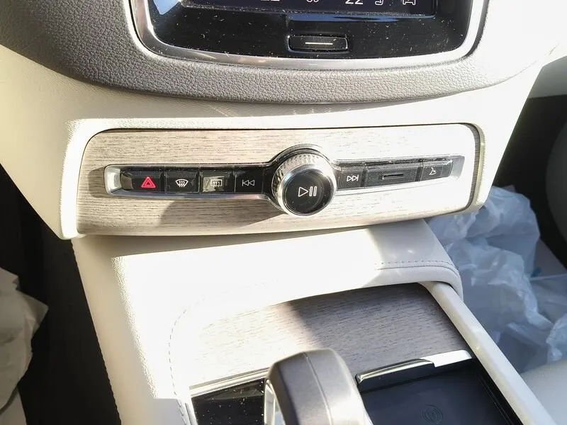 Volvo XC90 2.0 T8 AWD Plus Dark Recharge - foto 12