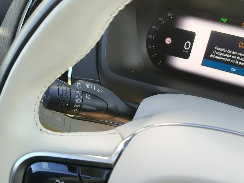 Volvo XC90 2.0 T8 AWD Plus Dark Recharge - foto 28