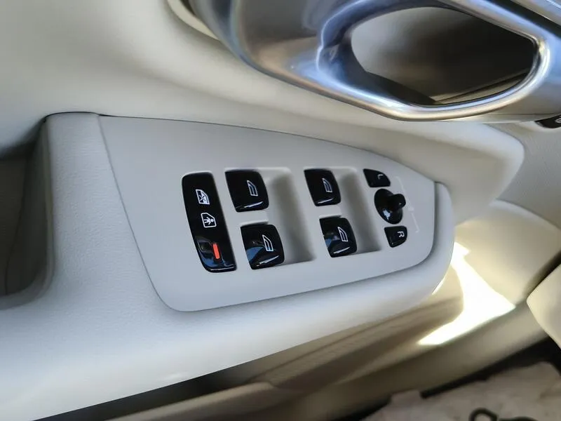 Volvo XC90 2.0 T8 AWD Plus Dark Recharge - foto 30
