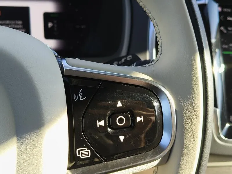 Volvo XC90 2.0 T8 AWD Plus Dark Recharge - foto 25