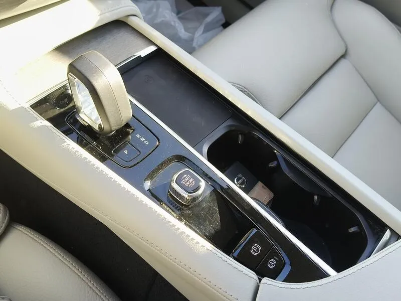 Volvo XC90 2.0 T8 AWD Plus Dark Recharge - foto 13
