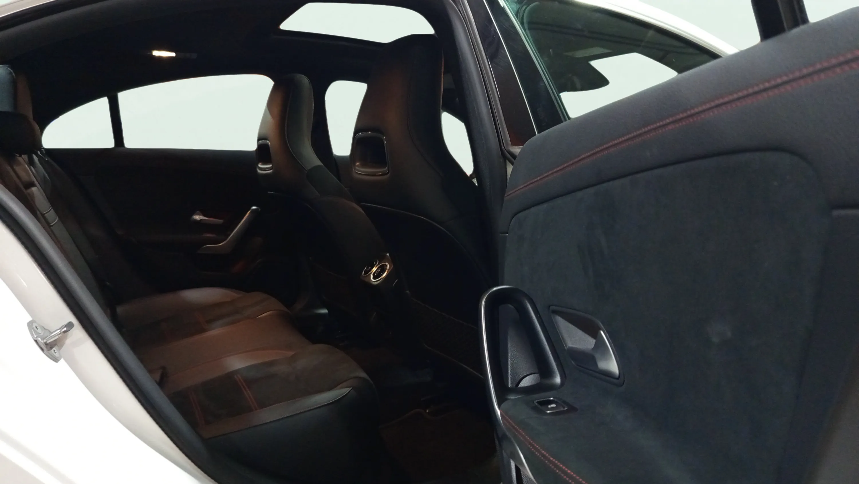 Mercedes-Benz CLA 200 D DCT - foto 17