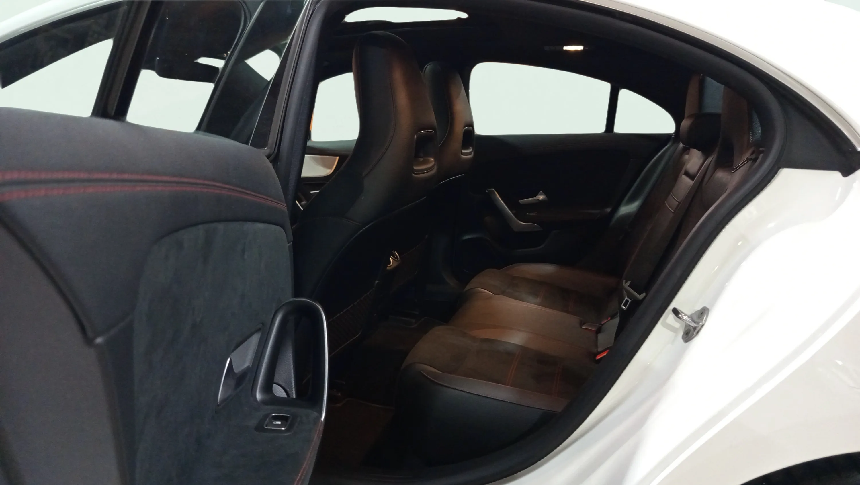 Mercedes-Benz CLA 200 D DCT - foto 14