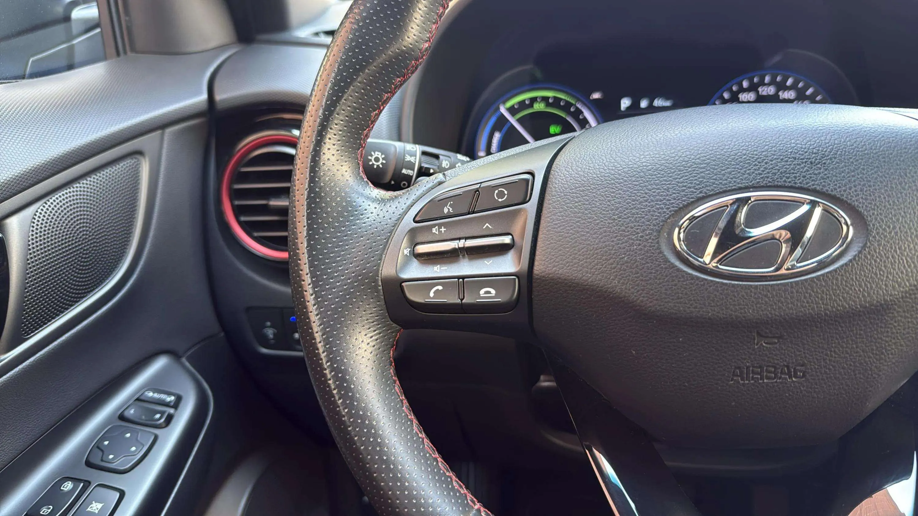 Hyundai Kona 1.6 GDI HEV Tecno Red DCT - foto 17