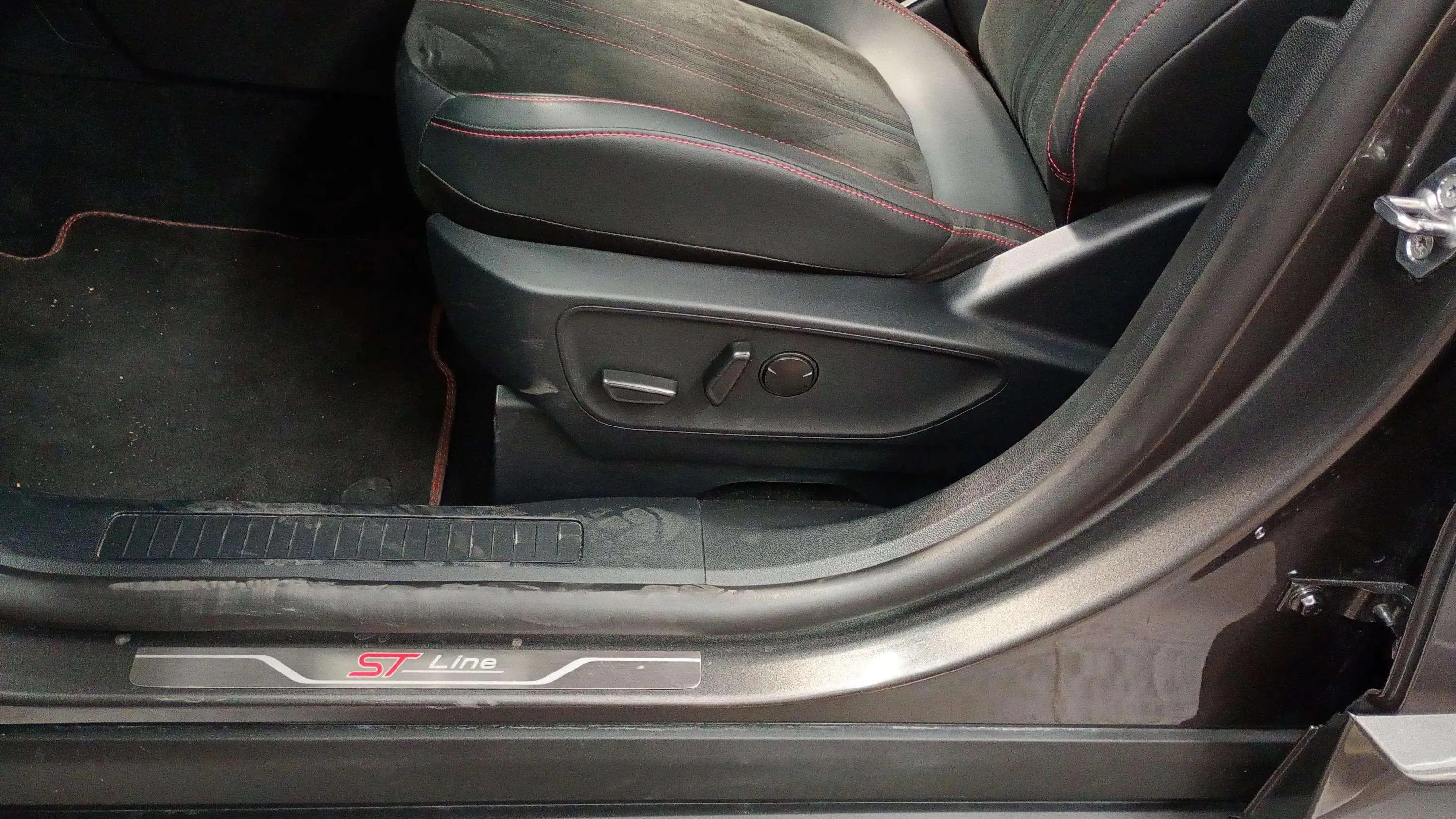 Ford Kuga ST-Line X 2.5 Duratec PHEV - foto 22