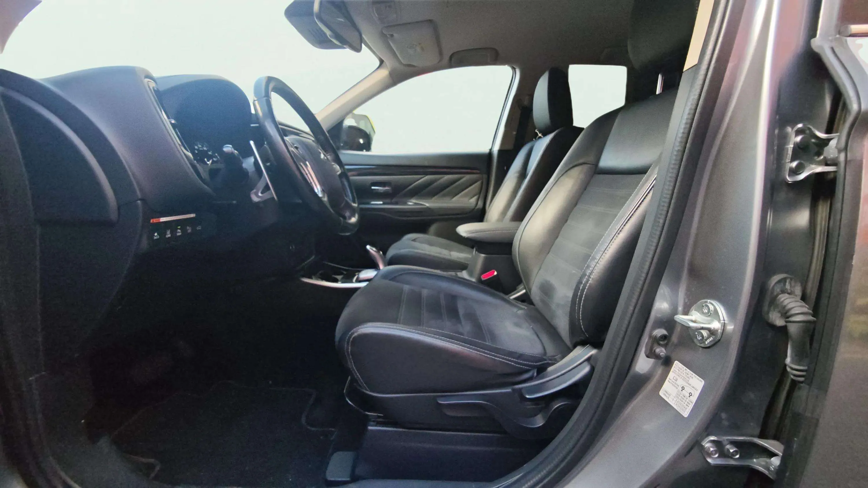 Mitsubishi Outlander 2.0 PHEV Kaiteki 4WD - foto 8