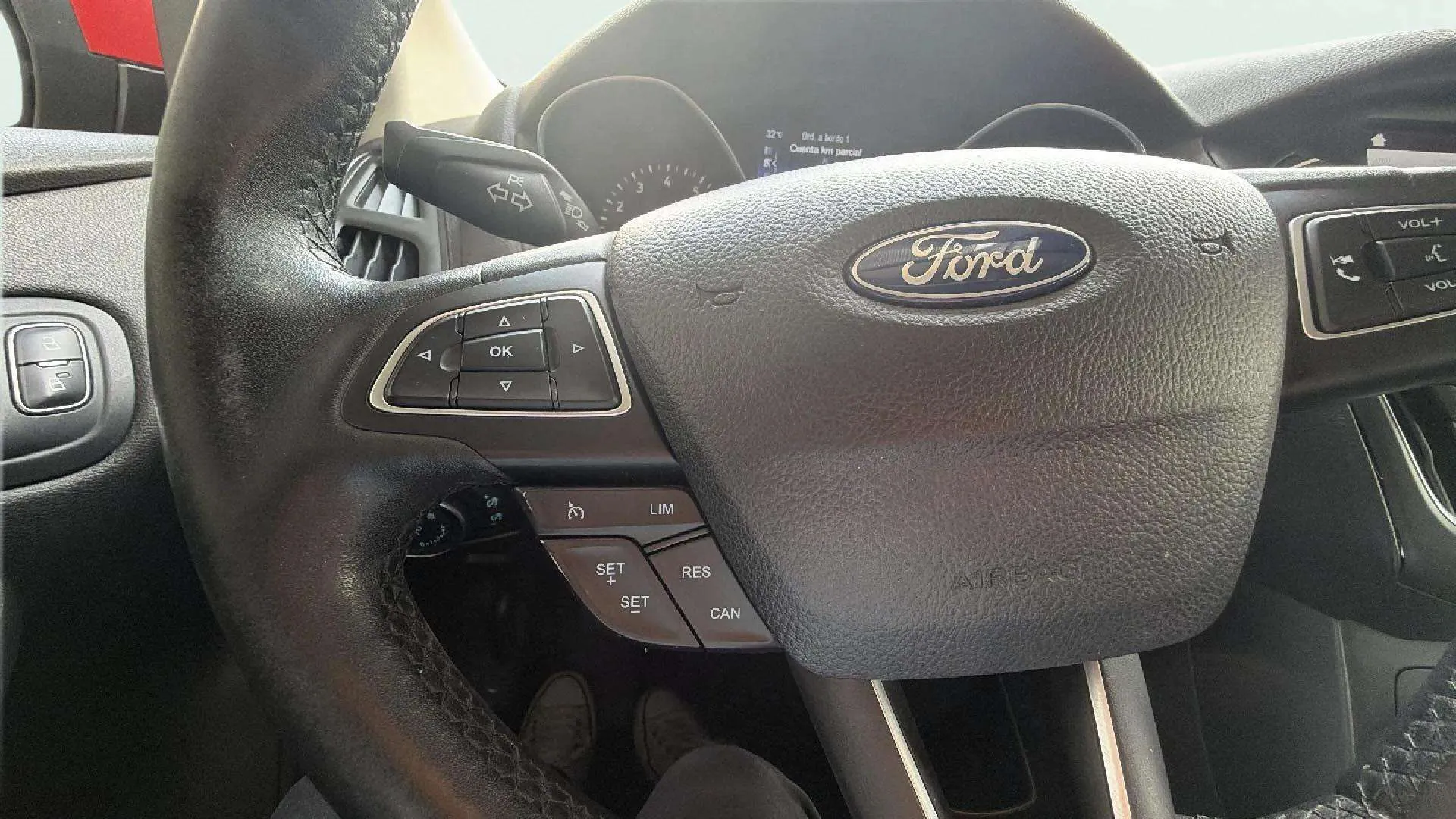 Ford Focus 1.0 EcoBoost Titanium - foto 19