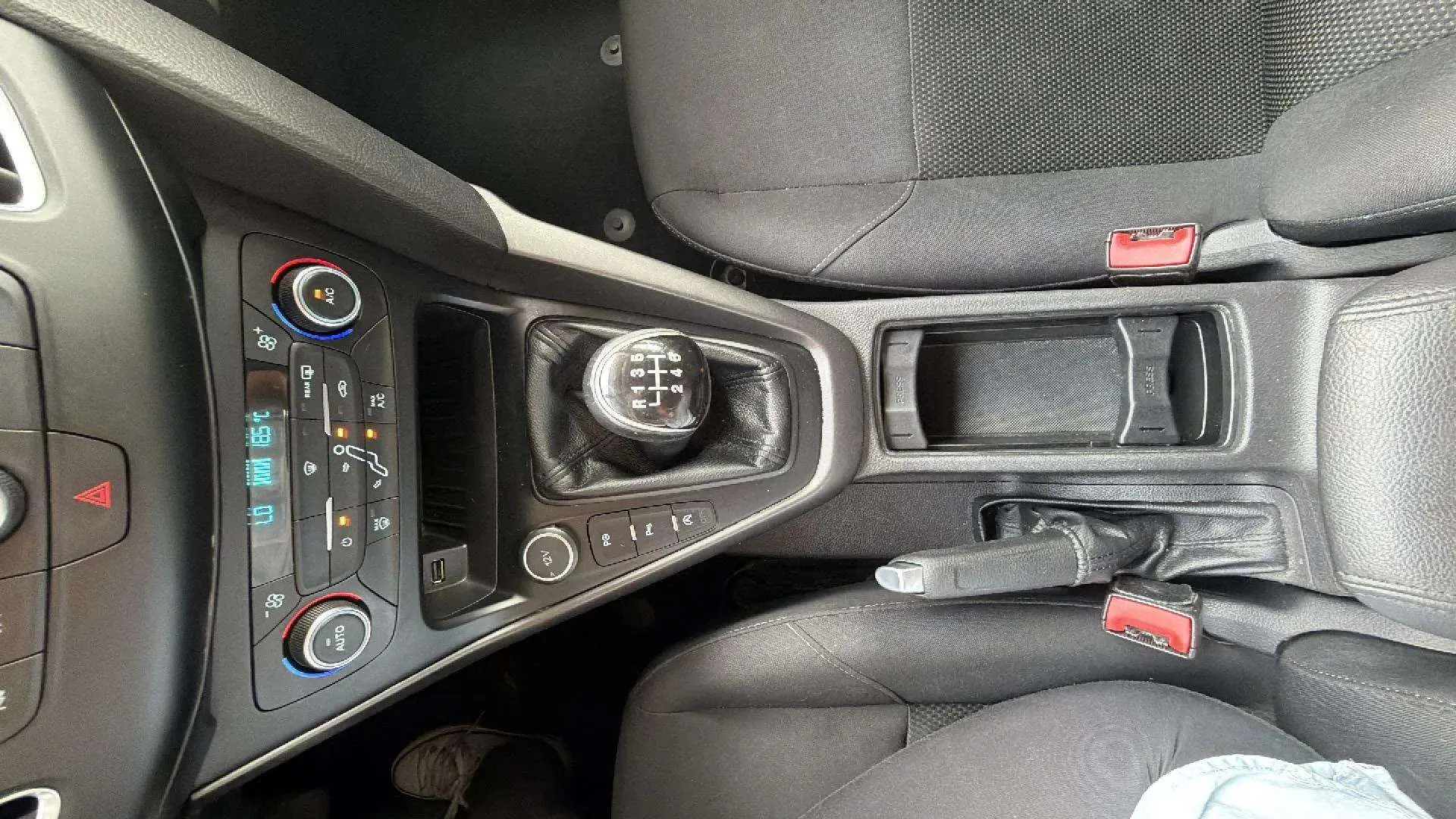 Ford Focus 1.0 EcoBoost Titanium - foto 22