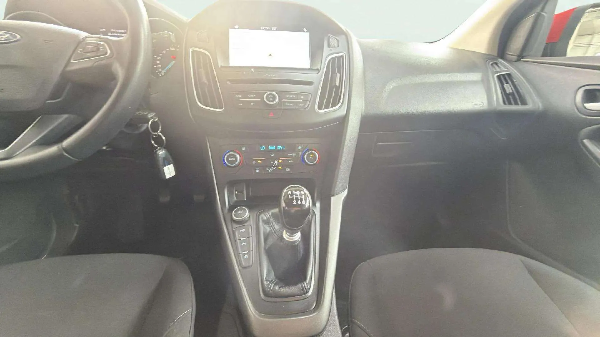 Ford Focus 1.0 EcoBoost Titanium - foto 17