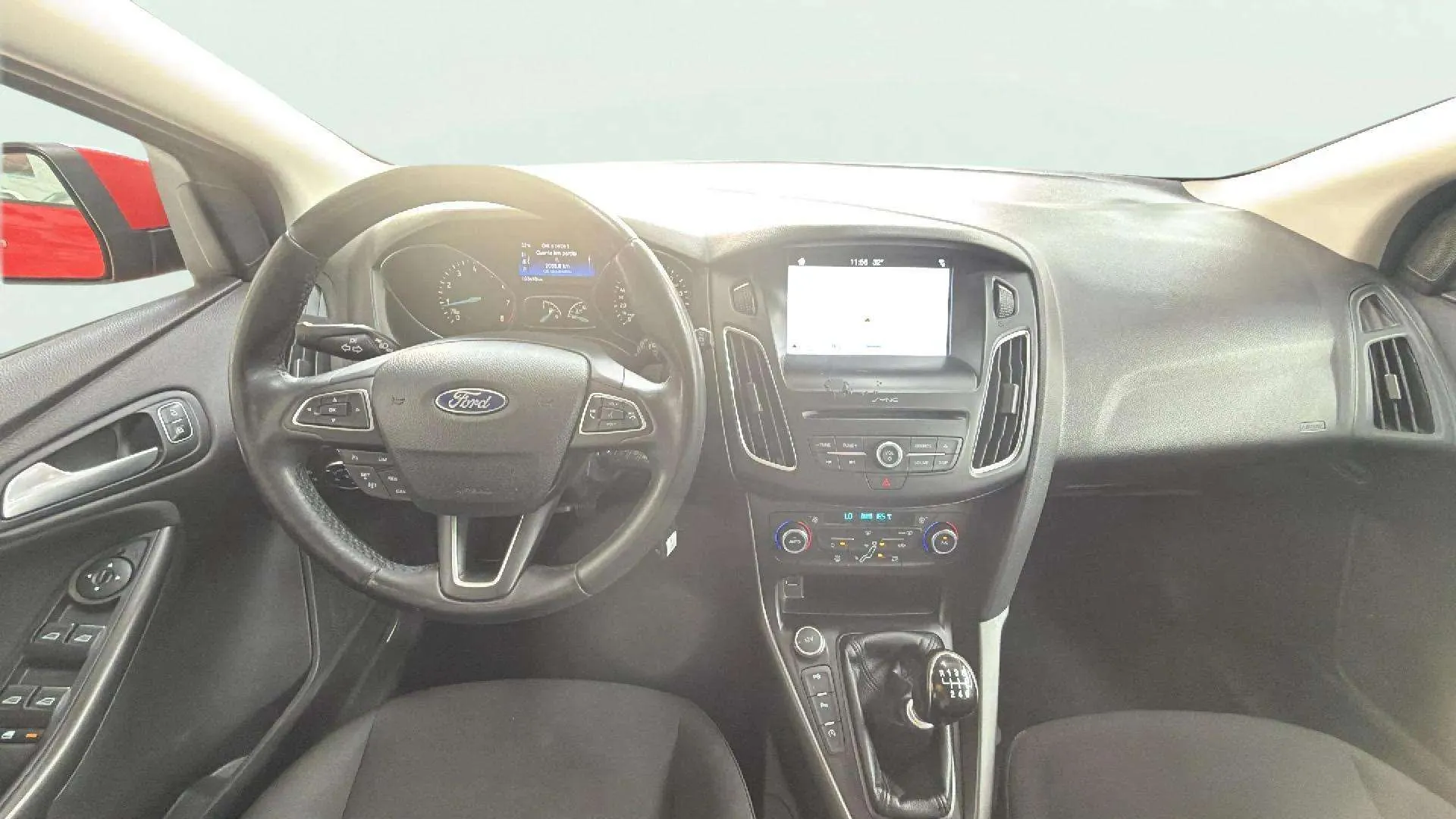 Ford Focus 1.0 EcoBoost Titanium - foto 16