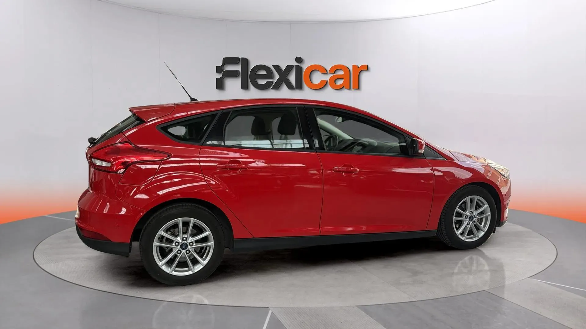 Ford Focus 1.0 EcoBoost Titanium - foto 6