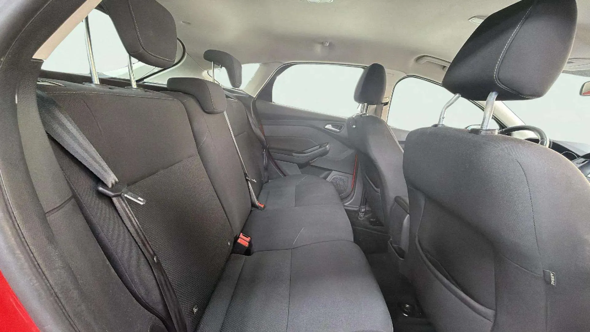 Ford Focus 1.0 EcoBoost Titanium - foto 24
