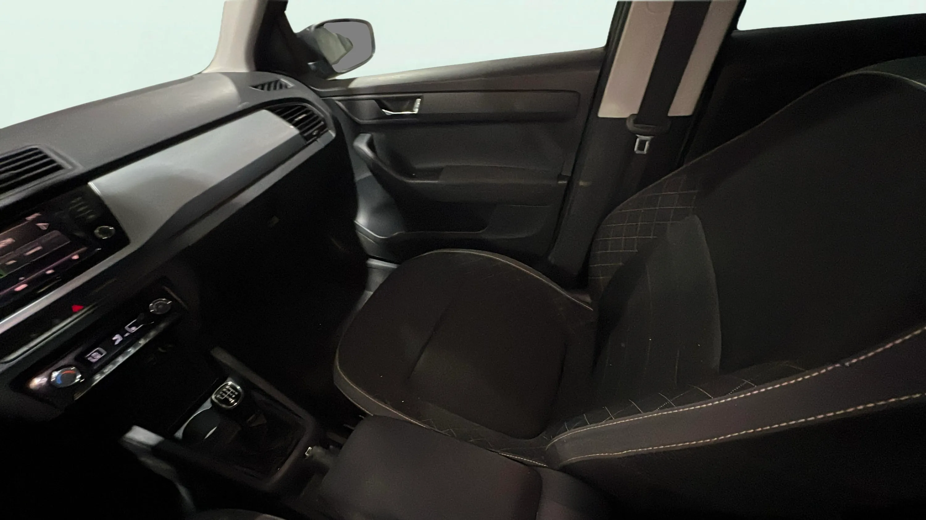 Škoda Fabia 1.0 TSI Ambition - foto 11