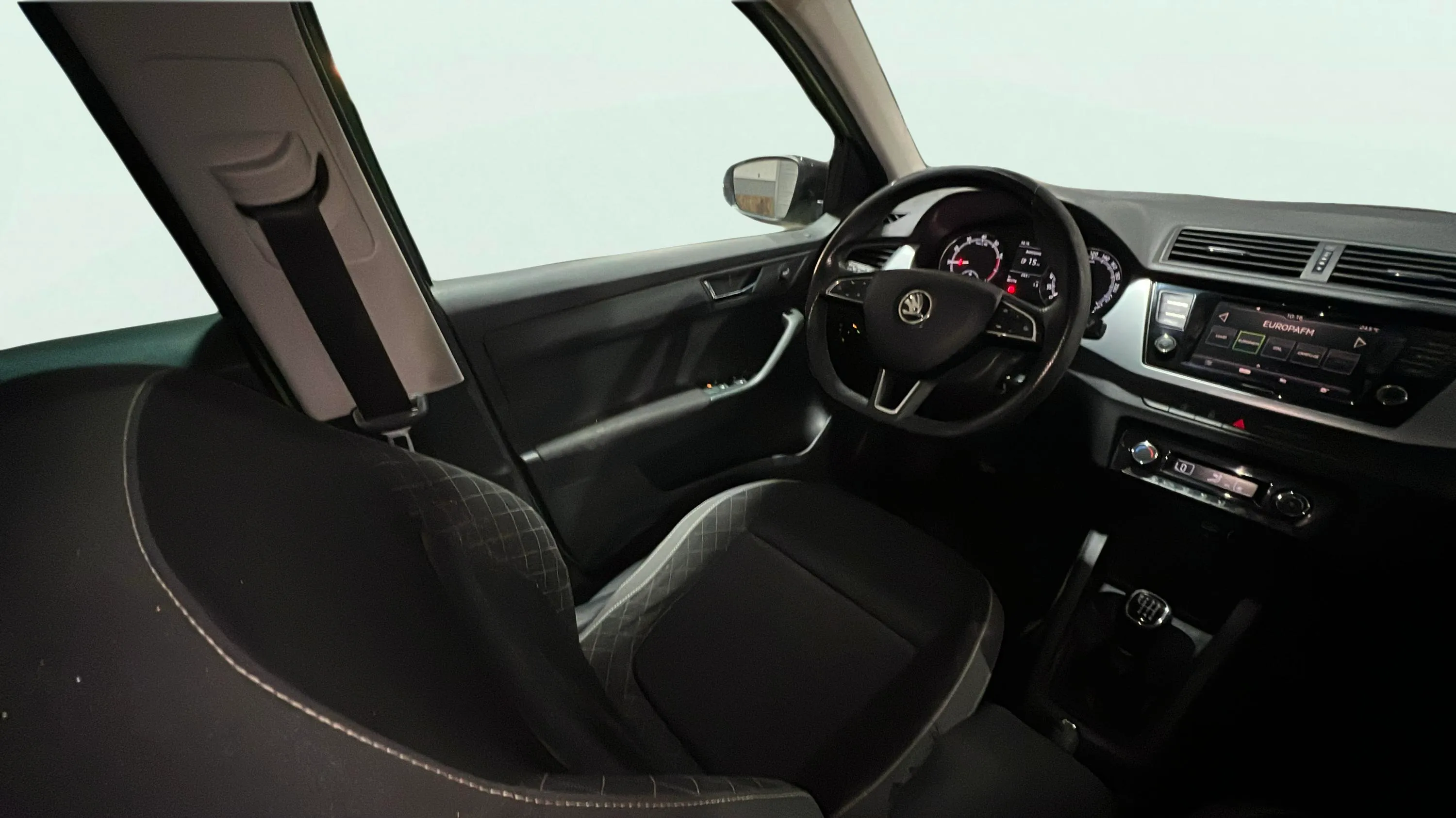 Škoda Fabia 1.0 TSI Ambition - foto 9