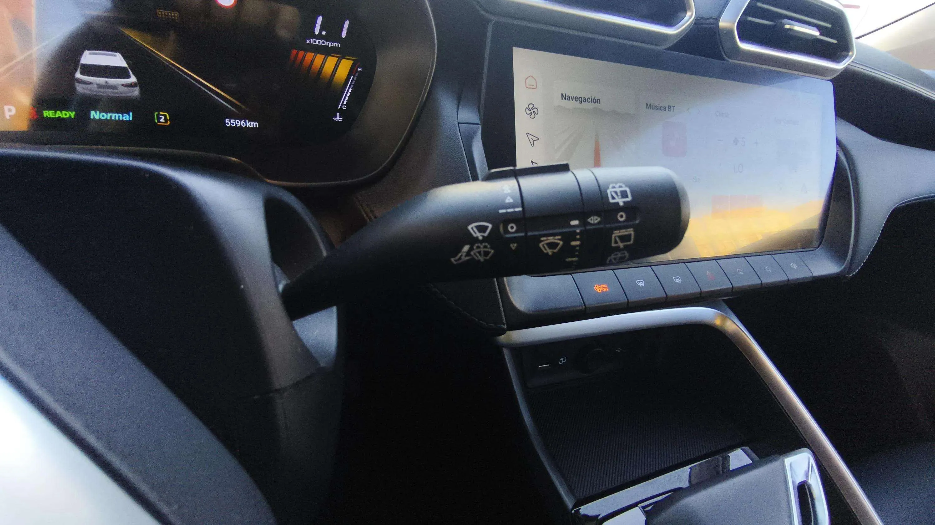 MG ZS Hybrid+ Luxury - foto 22
