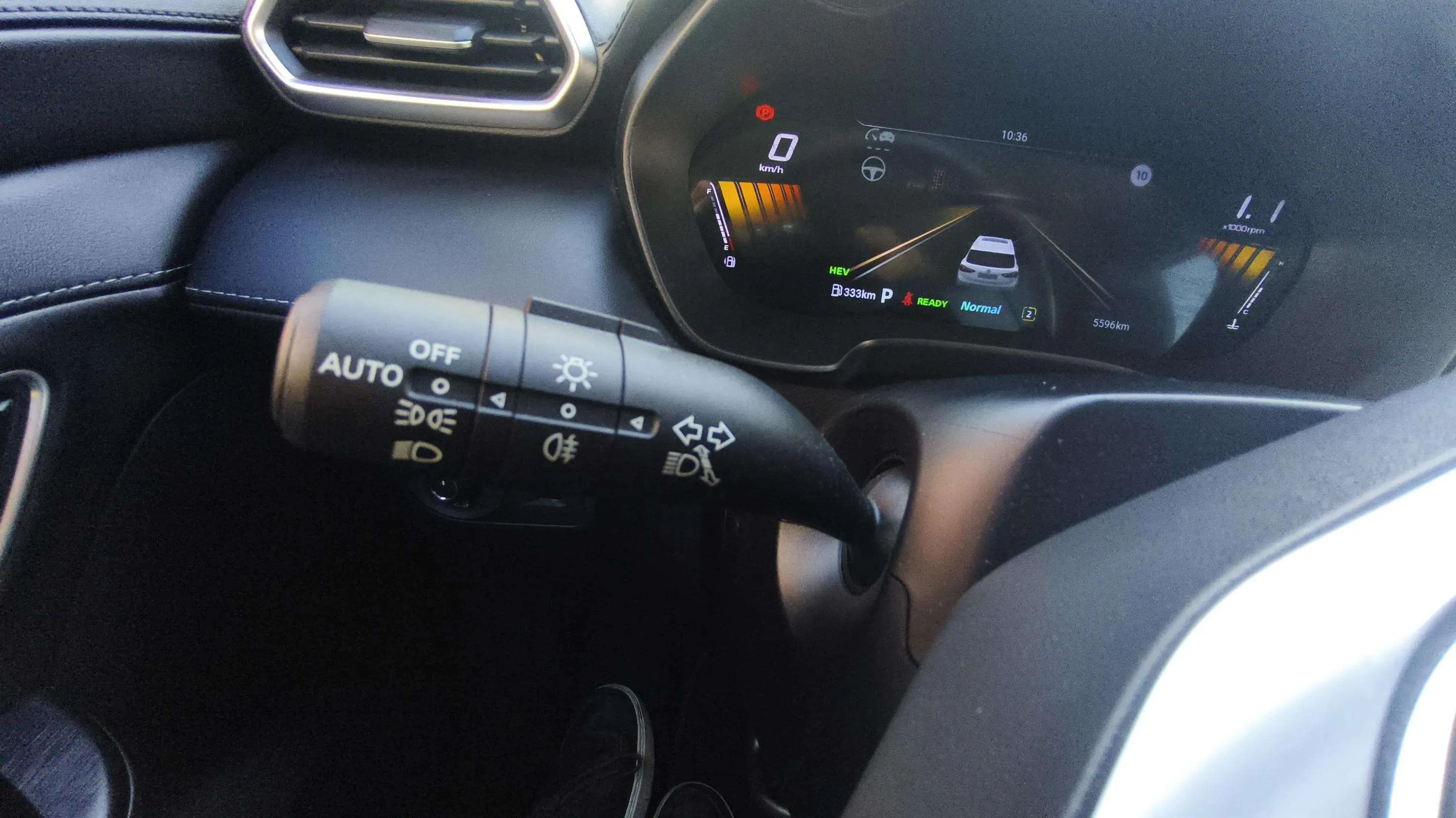 MG ZS Hybrid+ Luxury - foto 23