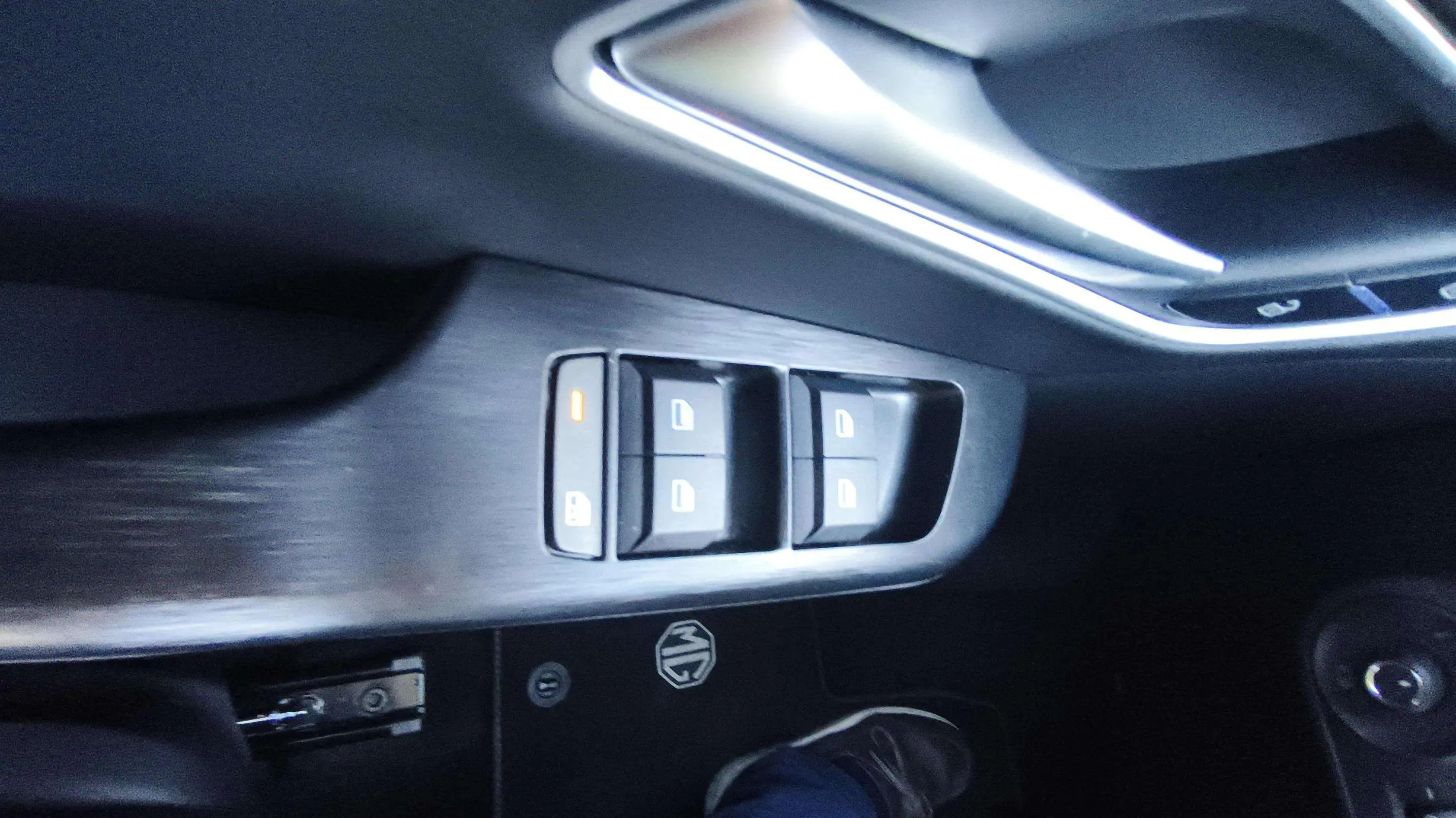 MG ZS Hybrid+ Luxury - foto 18