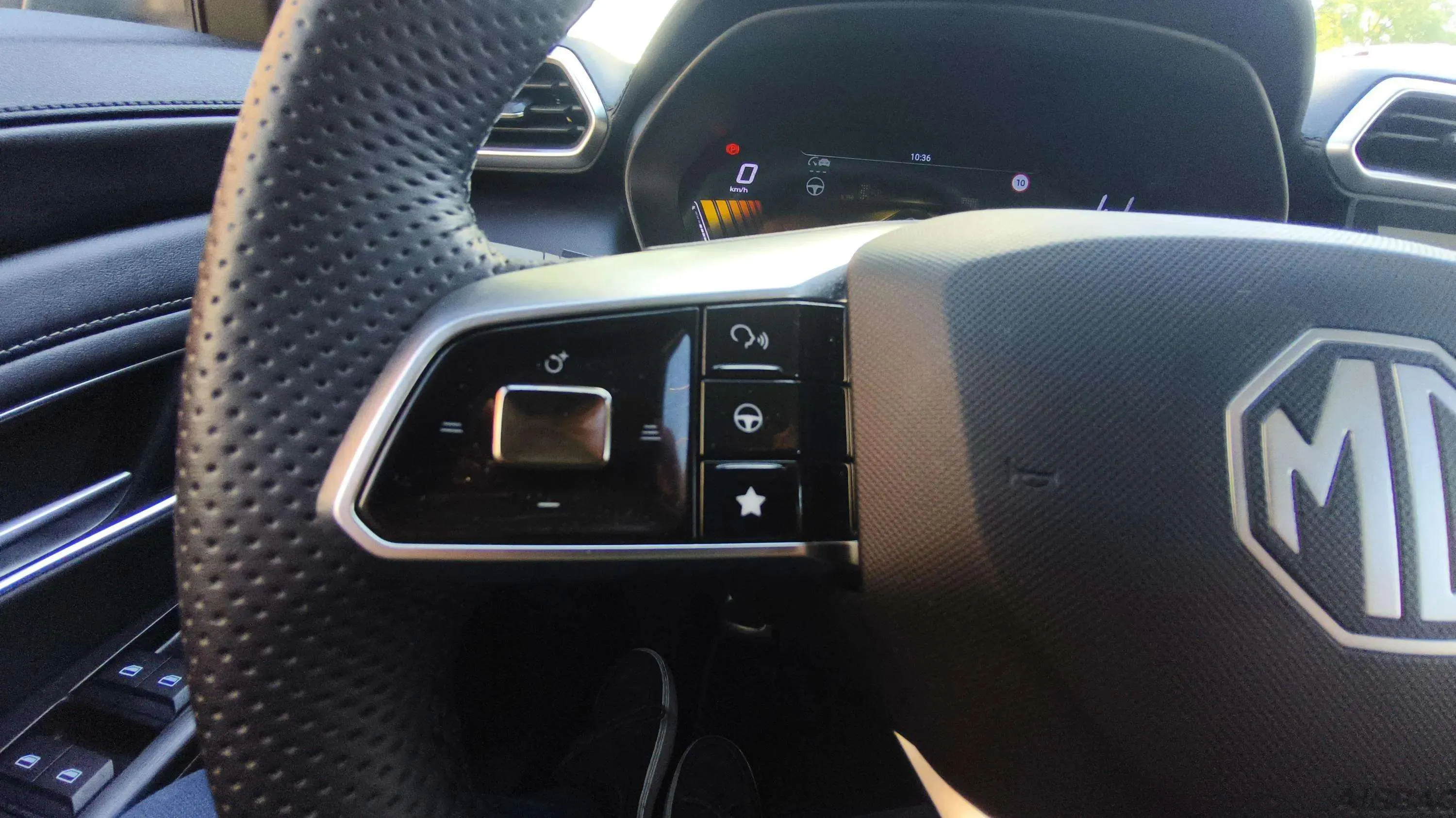 MG ZS Hybrid+ Luxury - foto 21