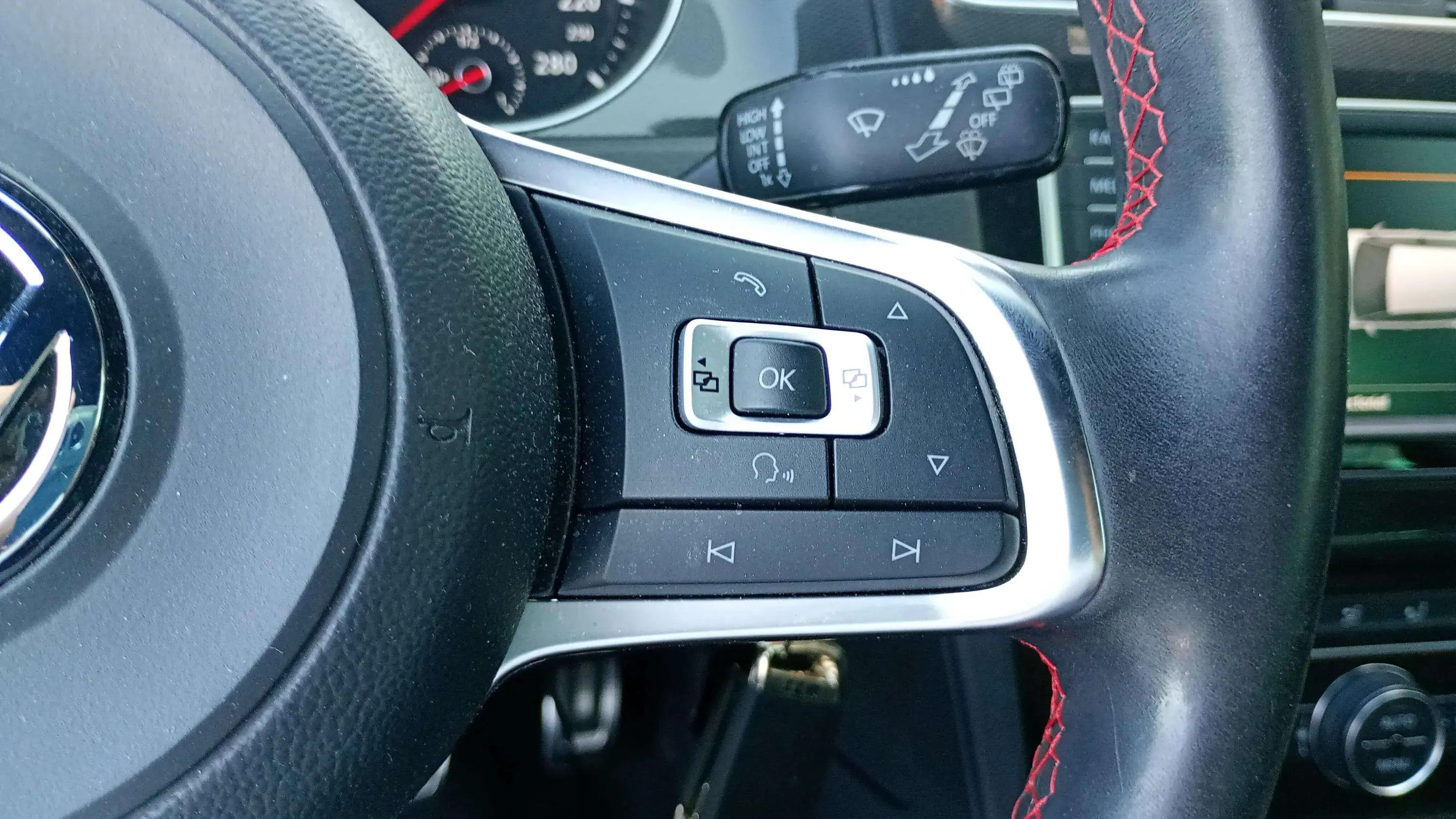 Volkswagen Golf GTI 2.0 TSI BMT - foto 13