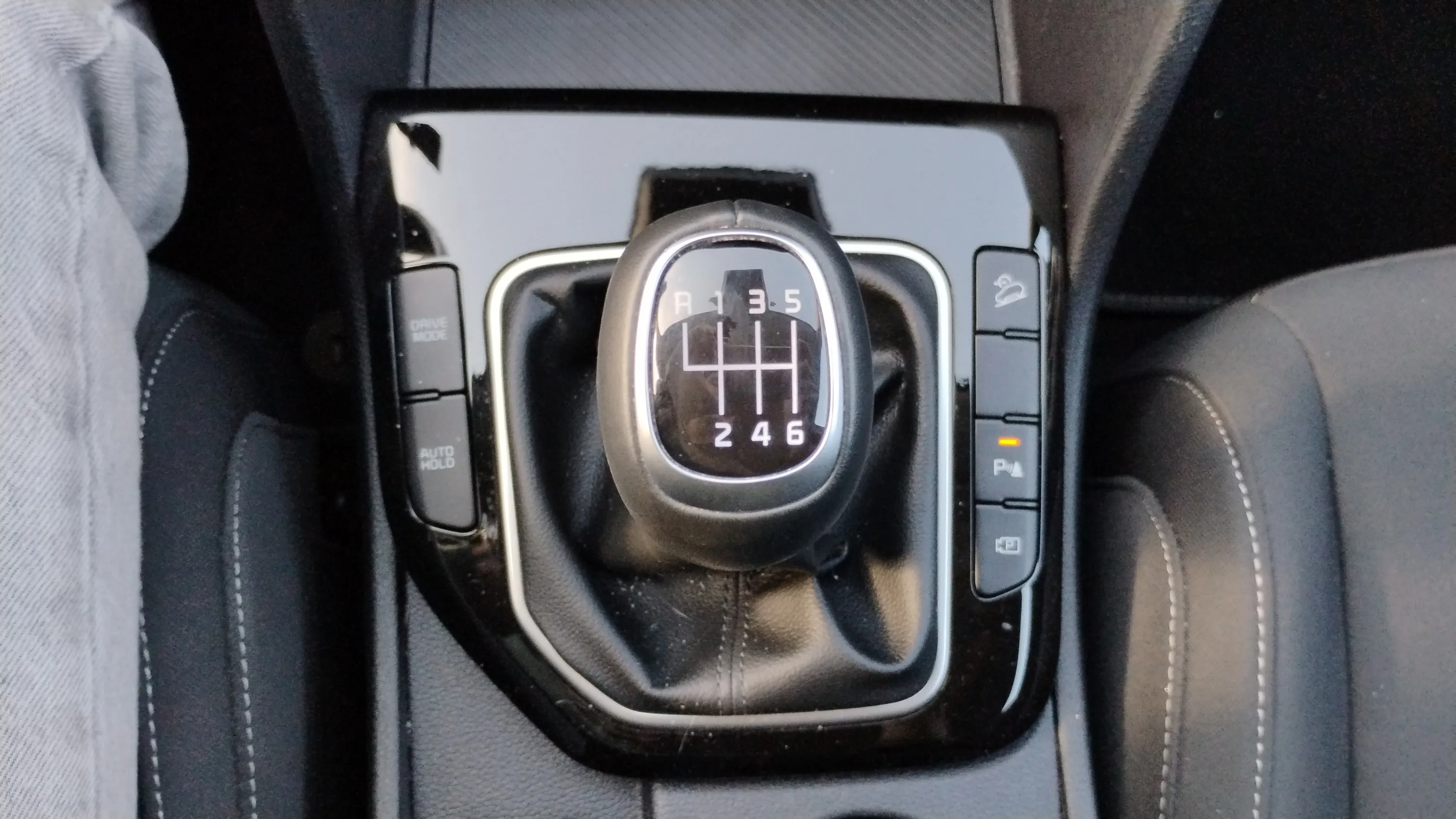 Kia Sportage 1.6 CRDi MHEV Tech 4x2 - foto 24