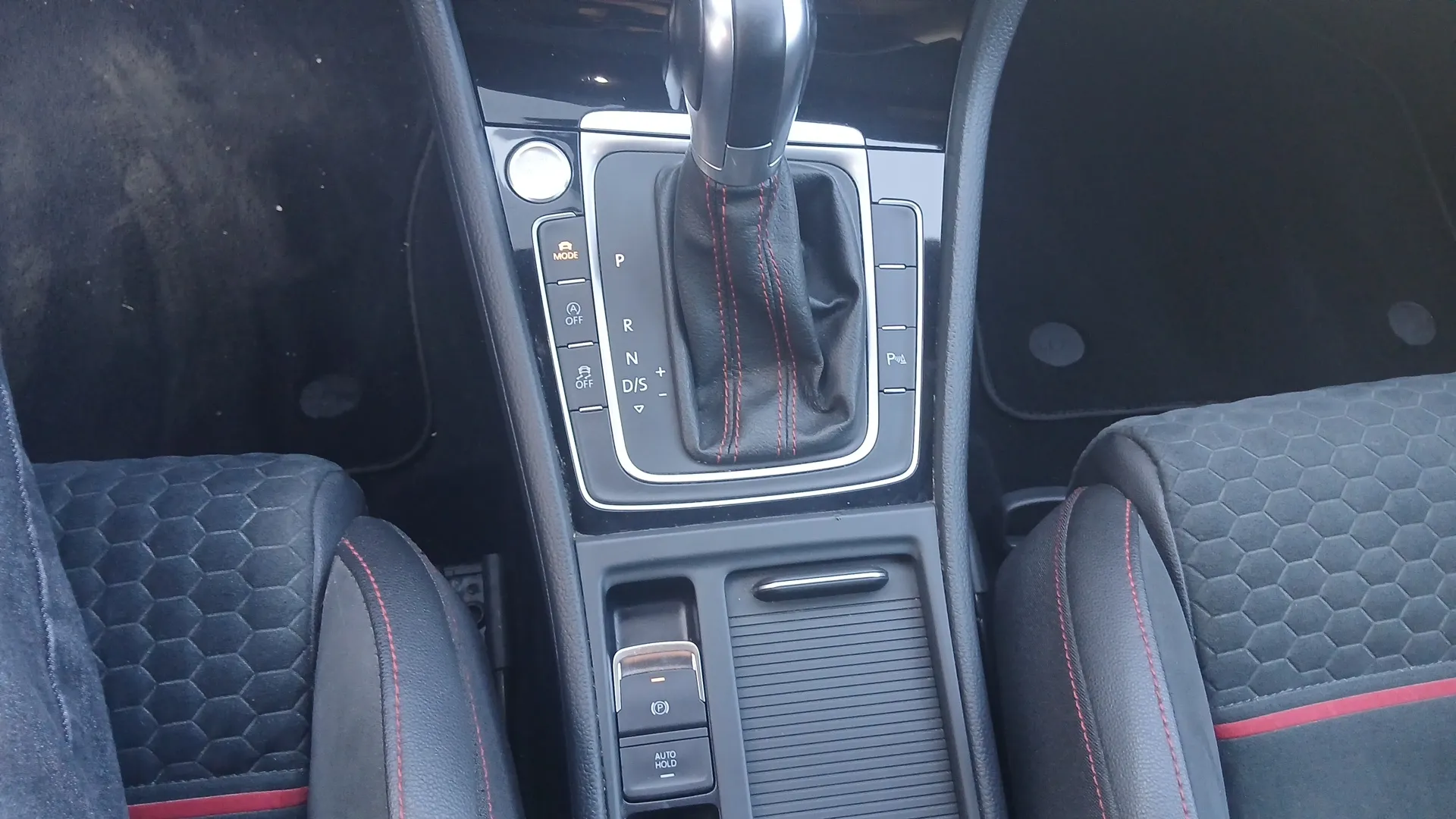 Volkswagen Golf GTI Performance 2.0 TSI DSG - foto 16