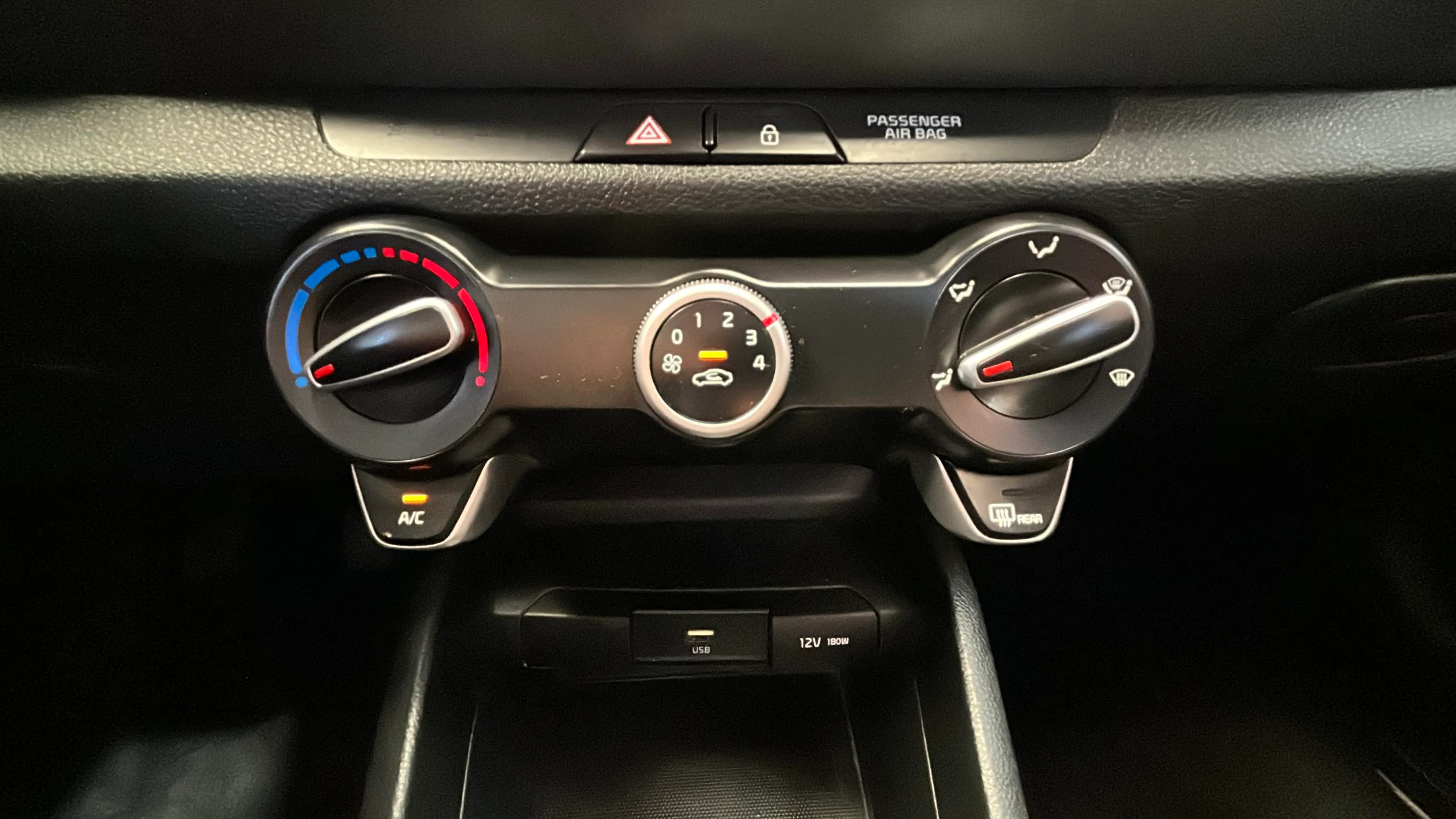 Kia Stonic 1.0 T-GDi MHEV iMT Drive - foto 21