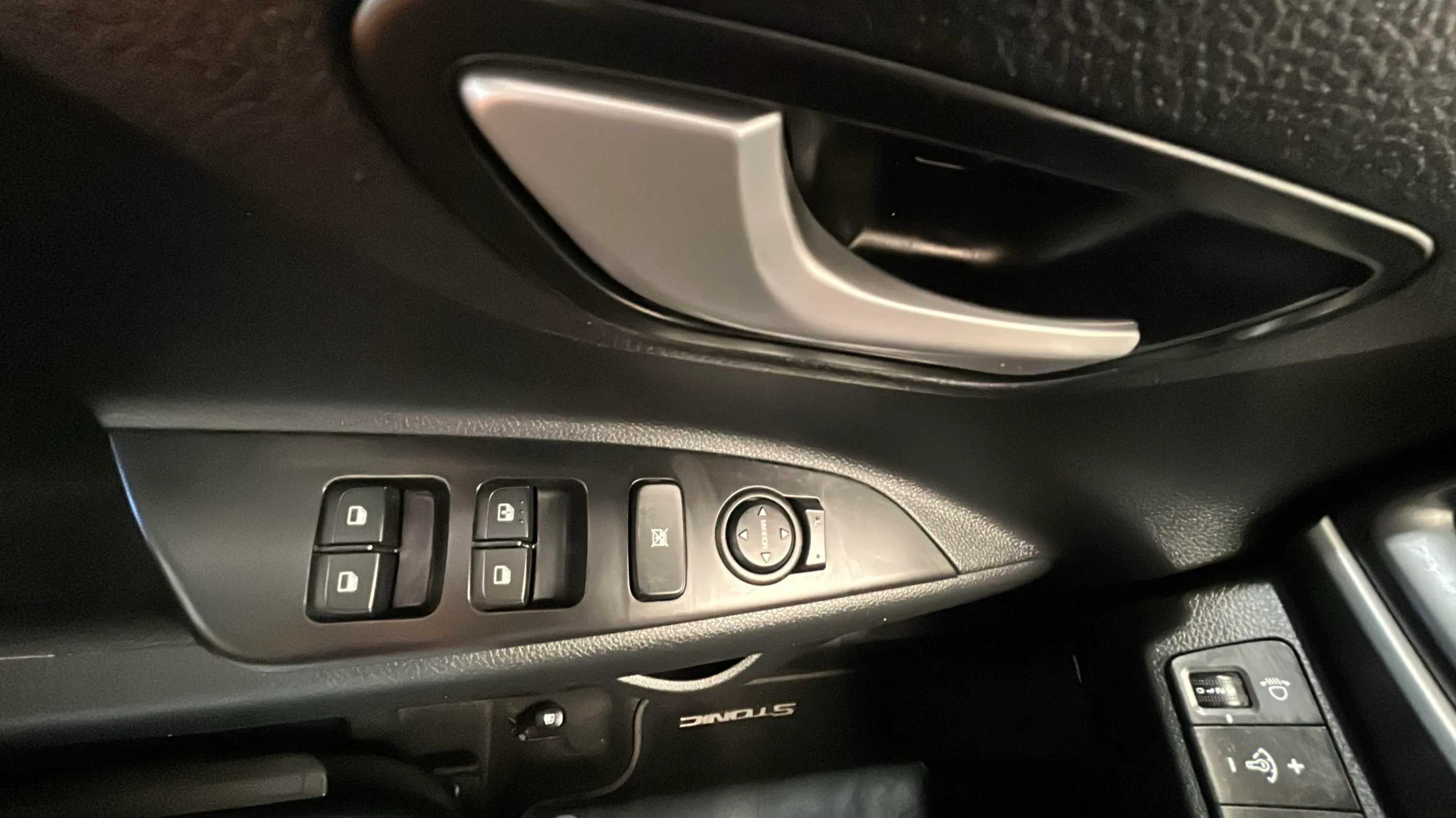 Kia Stonic 1.0 T-GDi MHEV iMT Drive - foto 17