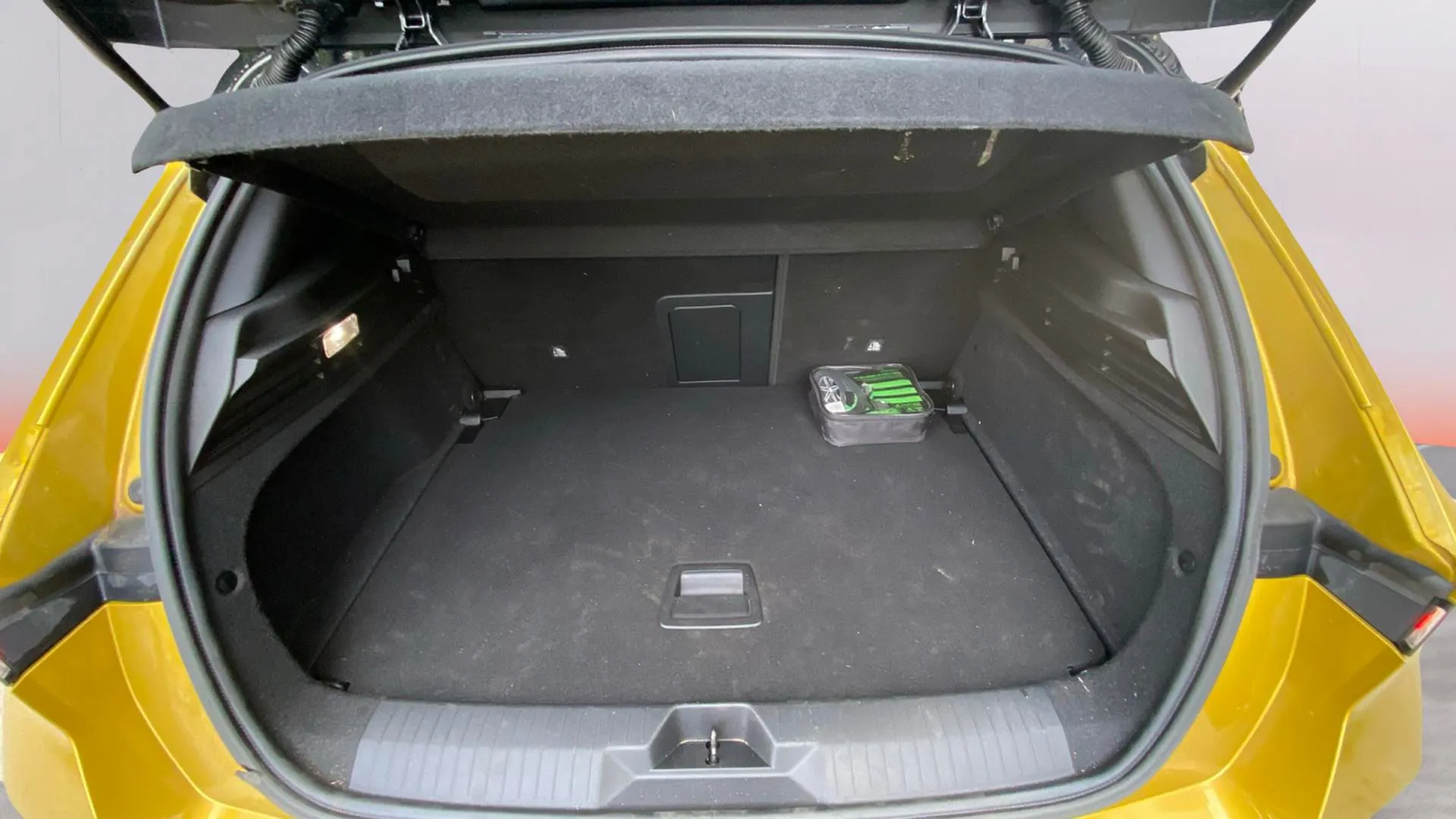 Opel Astra 1.2T XHT GS - foto 27