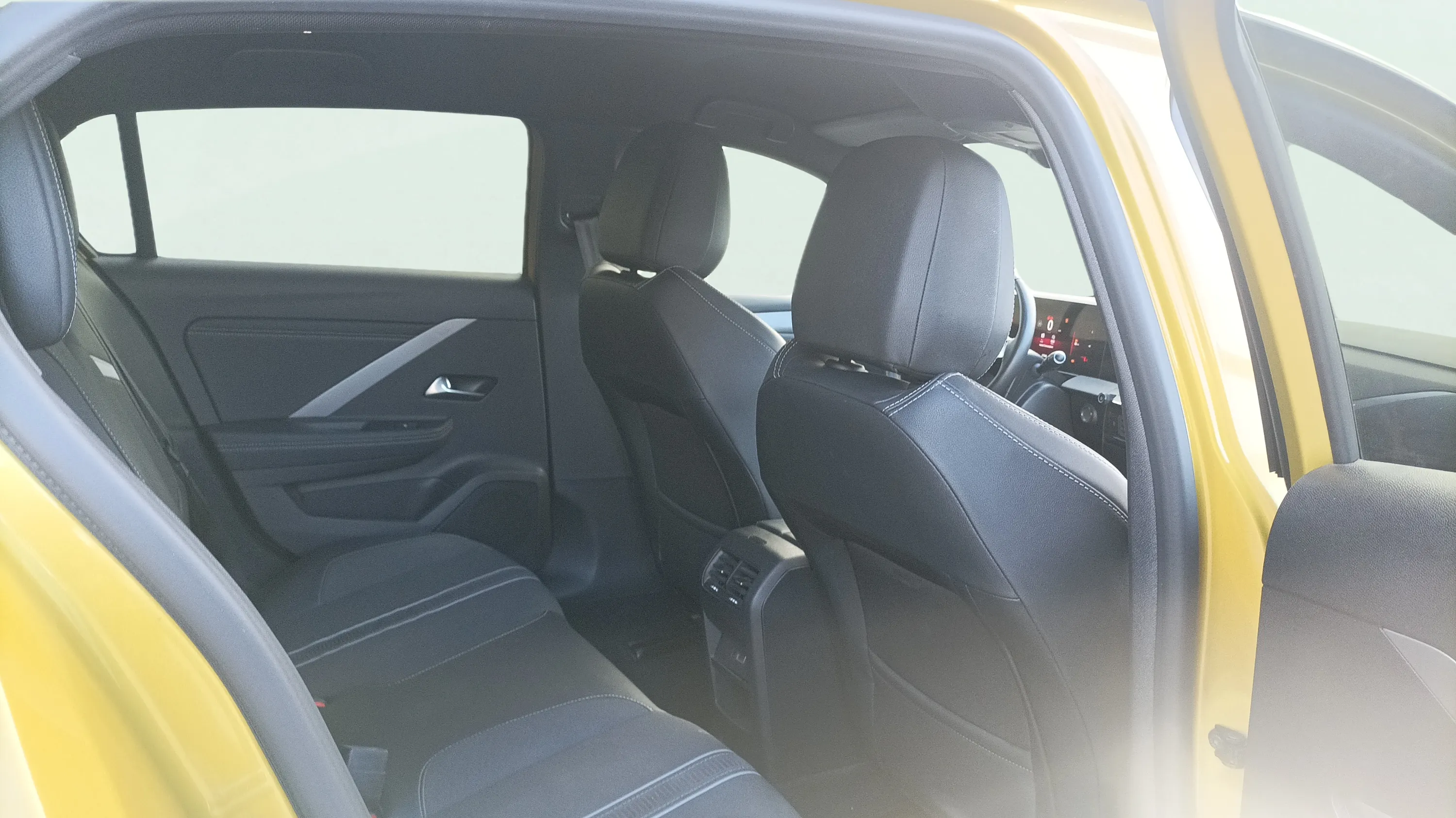 Opel Astra 1.2T XHT GS - foto 19