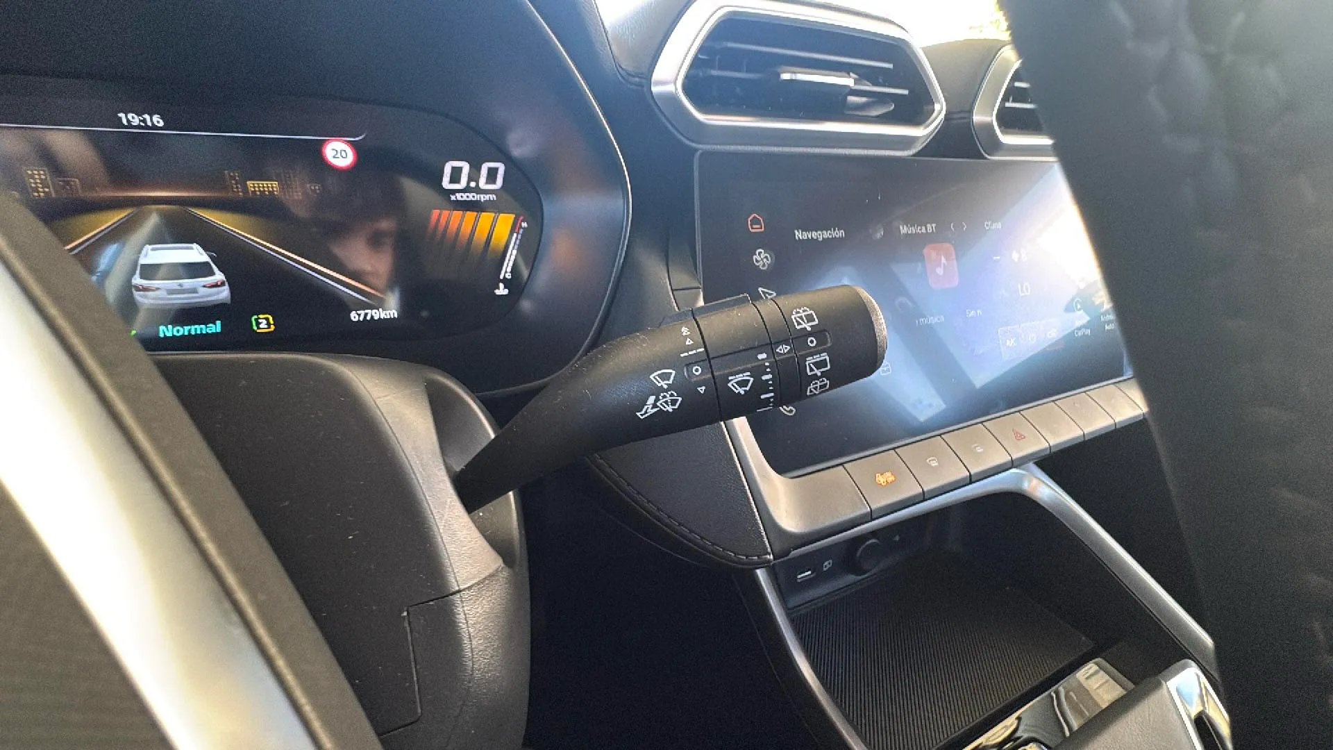 MG ZS Hybrid+ Comfort - foto 16