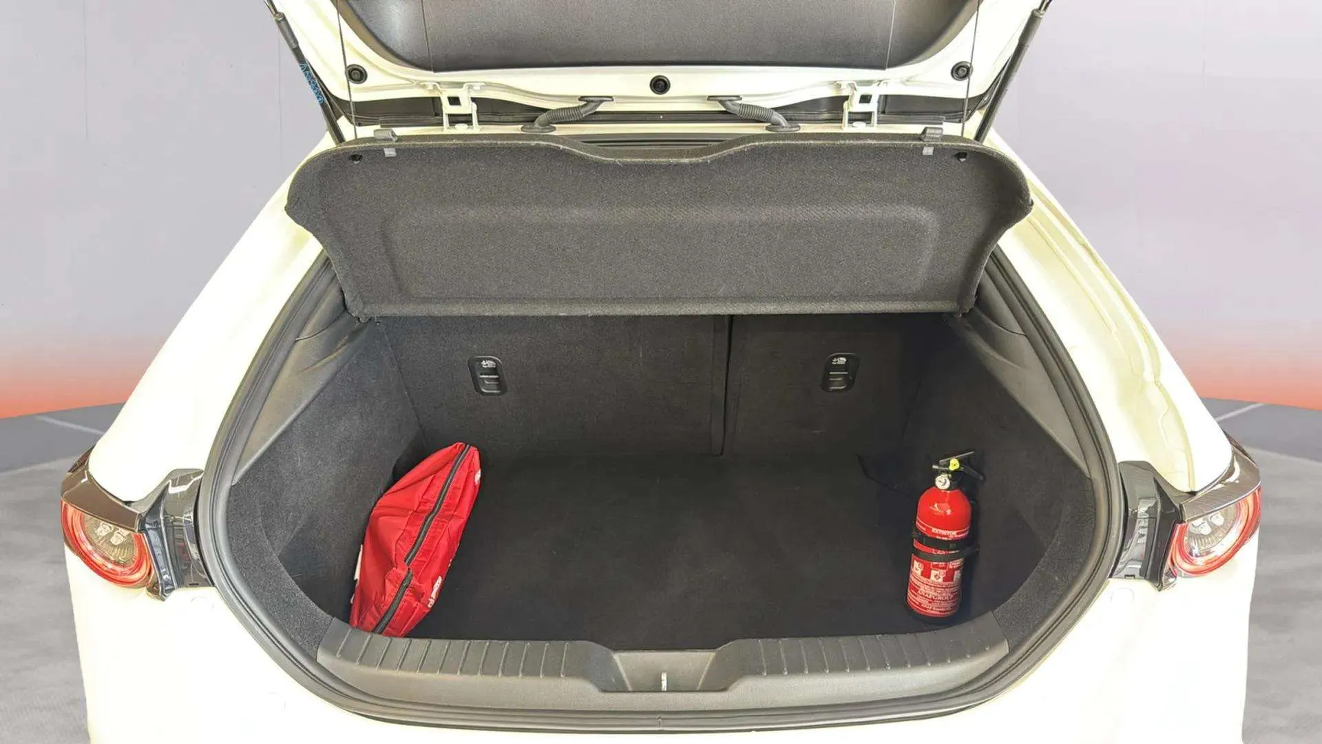 Mazda Mazda3 2.0 Skyactiv-G Zenith - foto 10