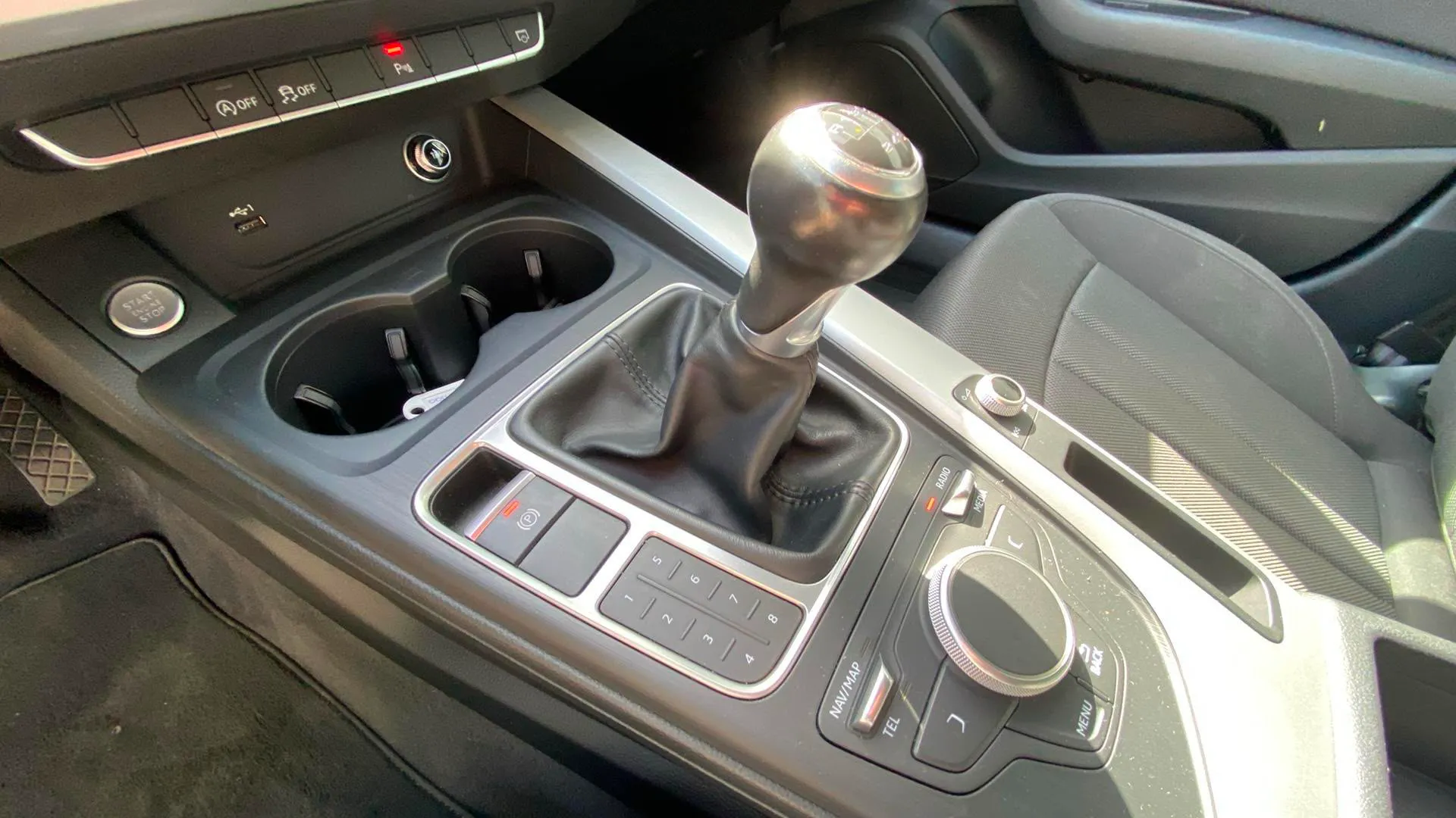 Audi A4 2.0 TDI - foto 16