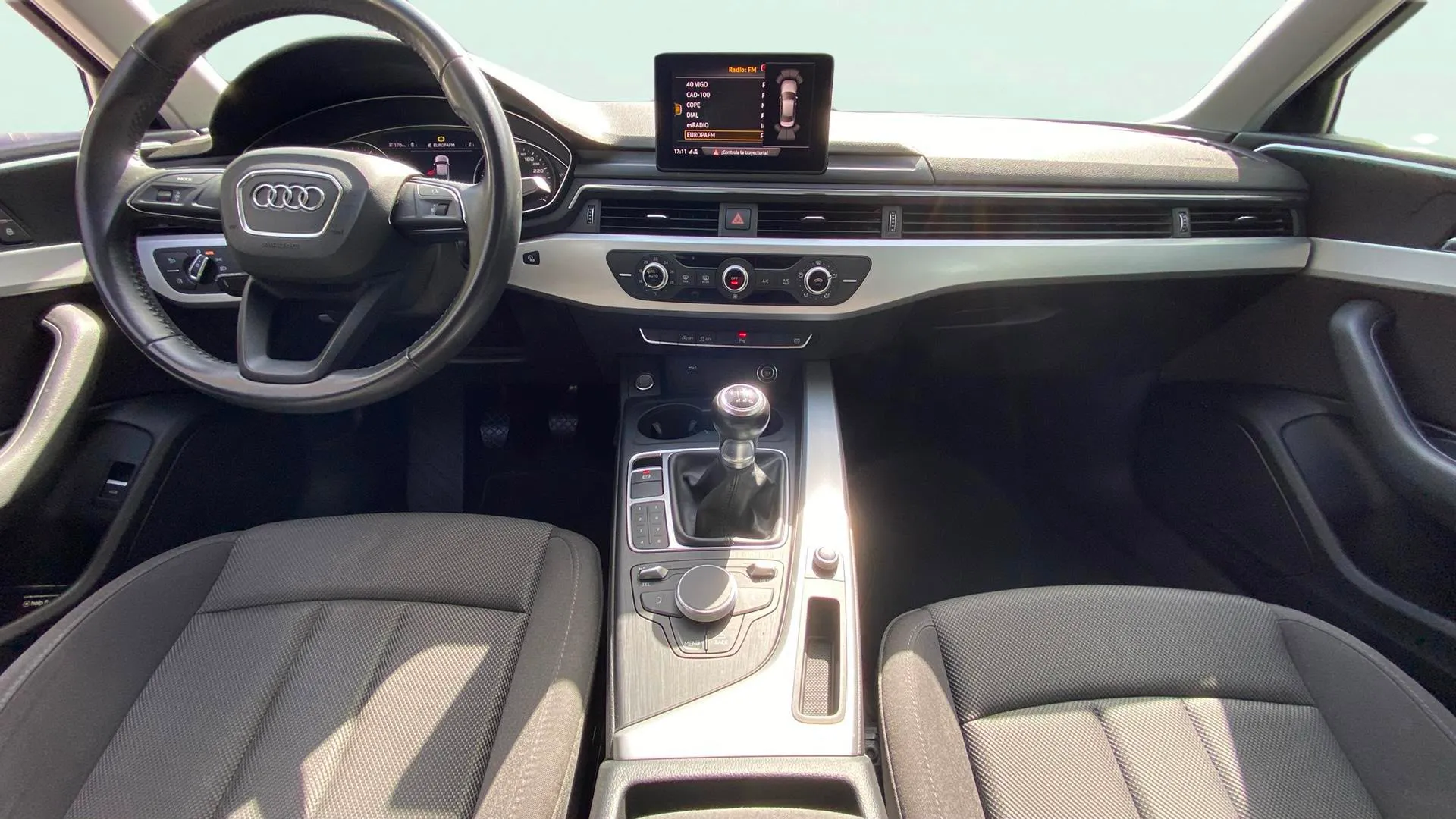 Audi A4 2.0 TDI - foto 10