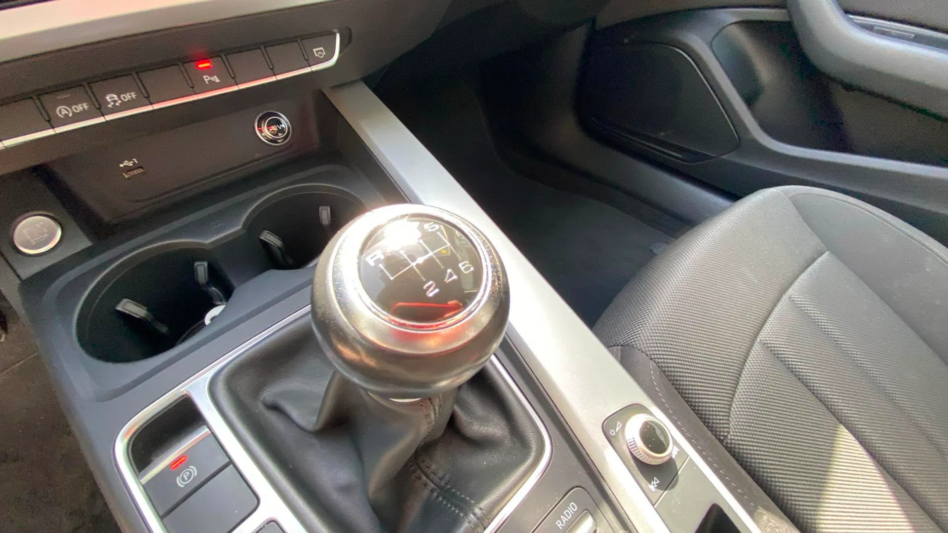 Audi A4 2.0 TDI - foto 12