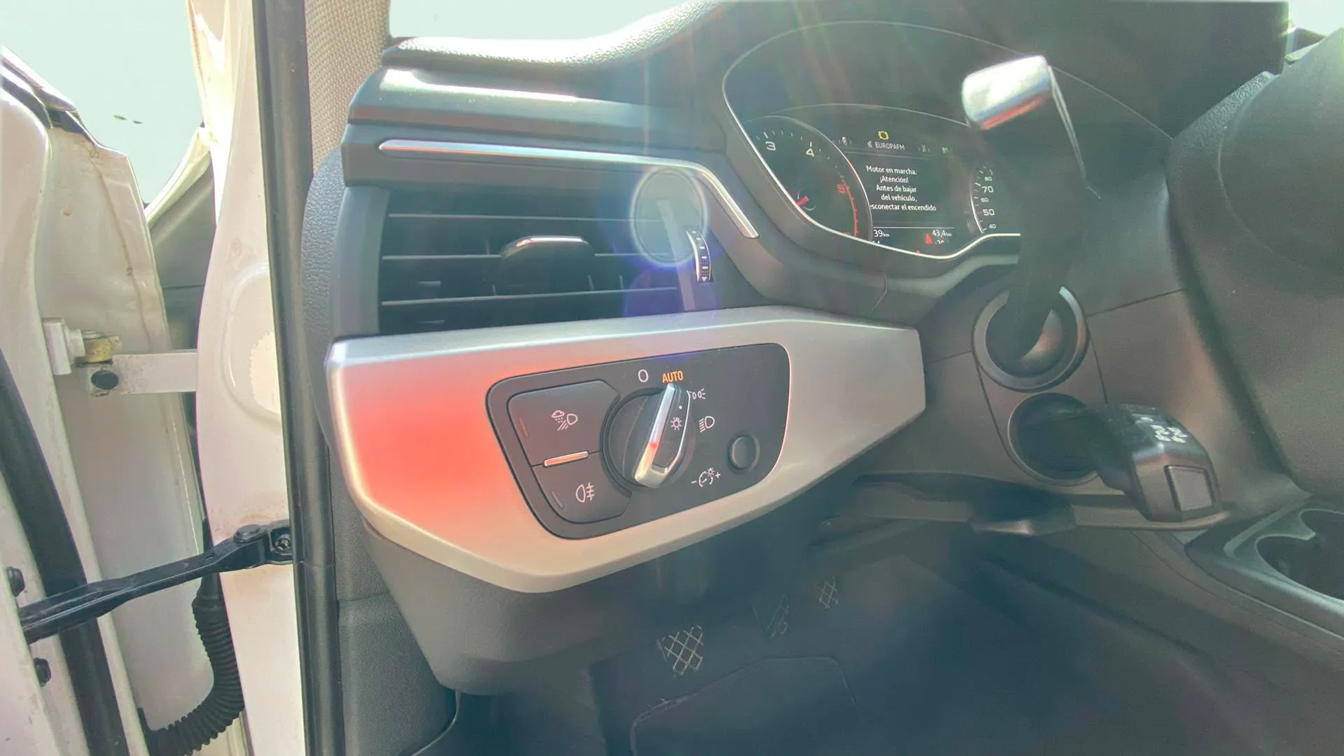 Audi A4 2.0 TDI - foto 14
