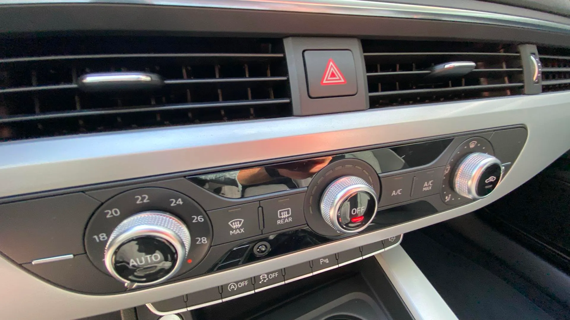 Audi A4 2.0 TDI - foto 15