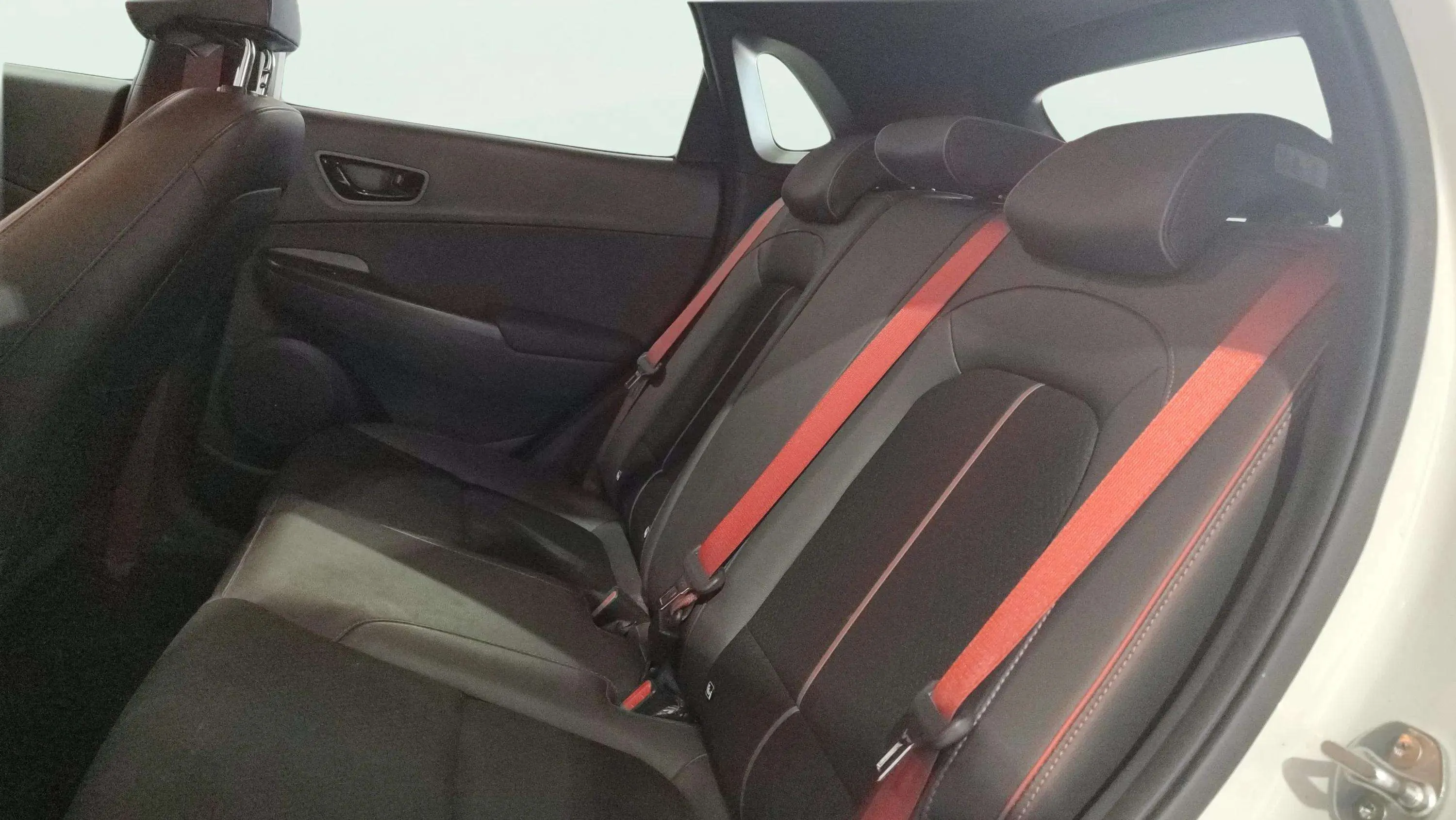 Hyundai Kona 1.6 GDI HEV Tecno Red DT - foto 15