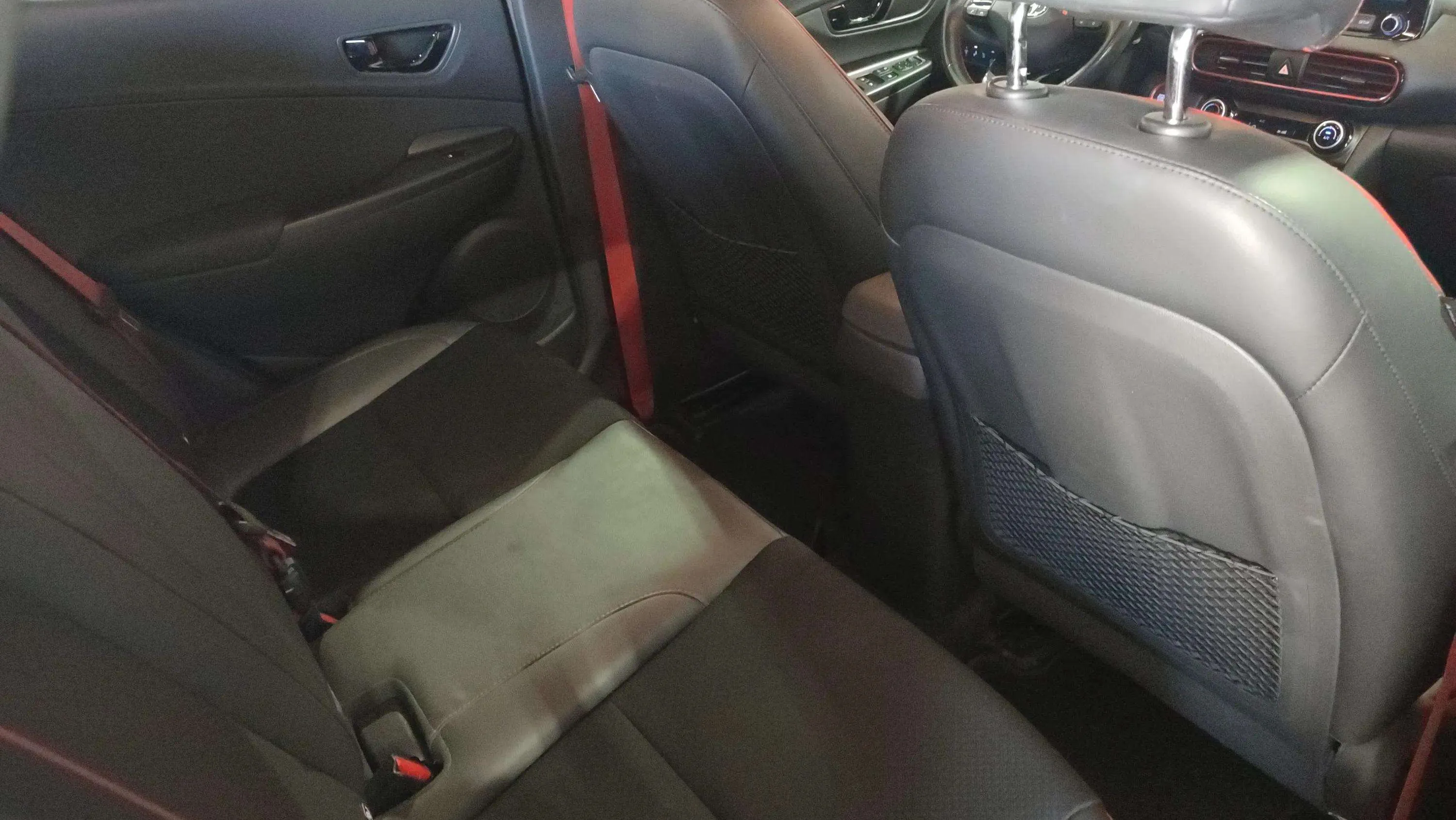 Hyundai Kona 1.6 GDI HEV Tecno Red DT - foto 16