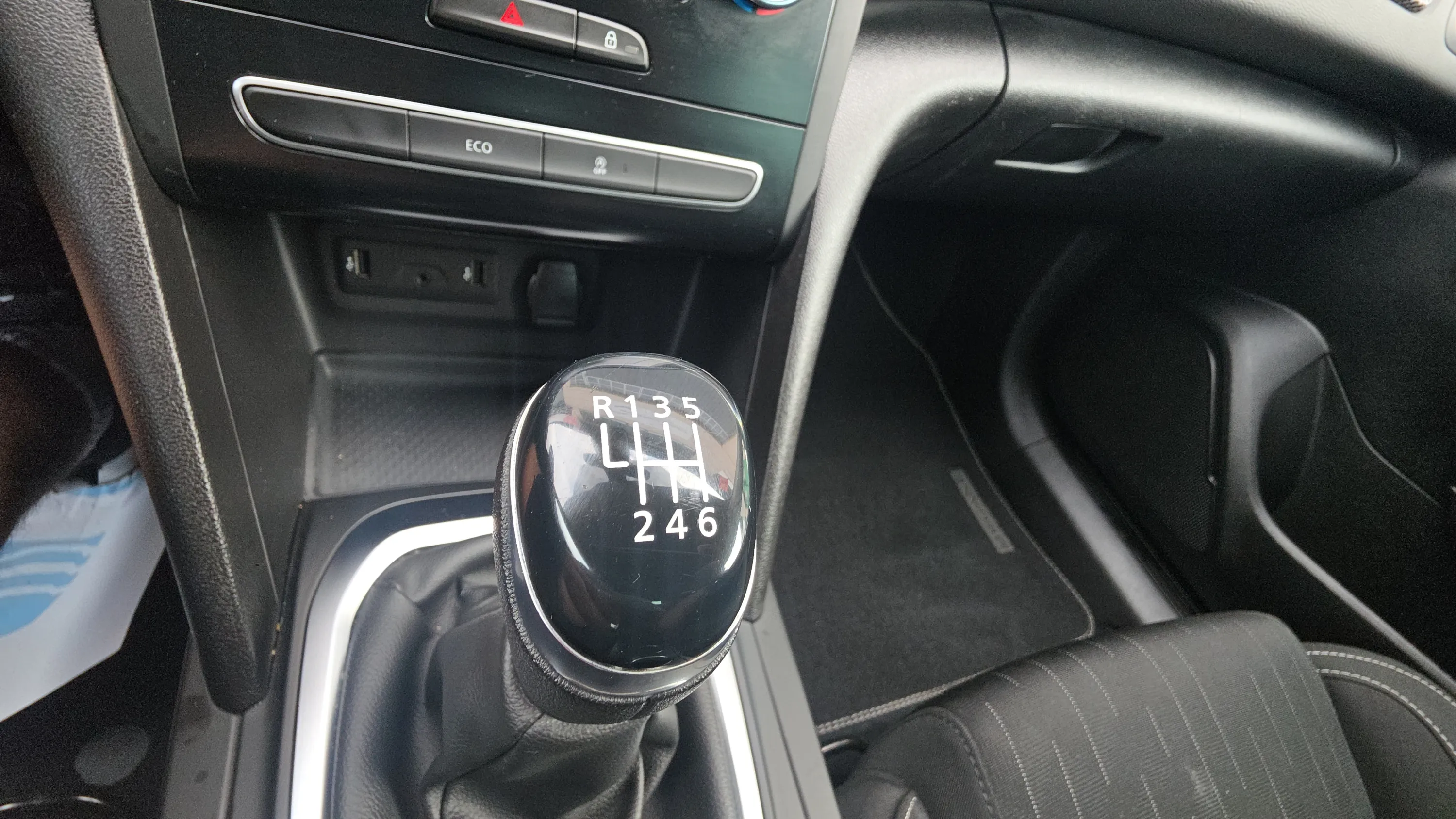 Renault Mégane Limited TCe GPF 18 - foto 21