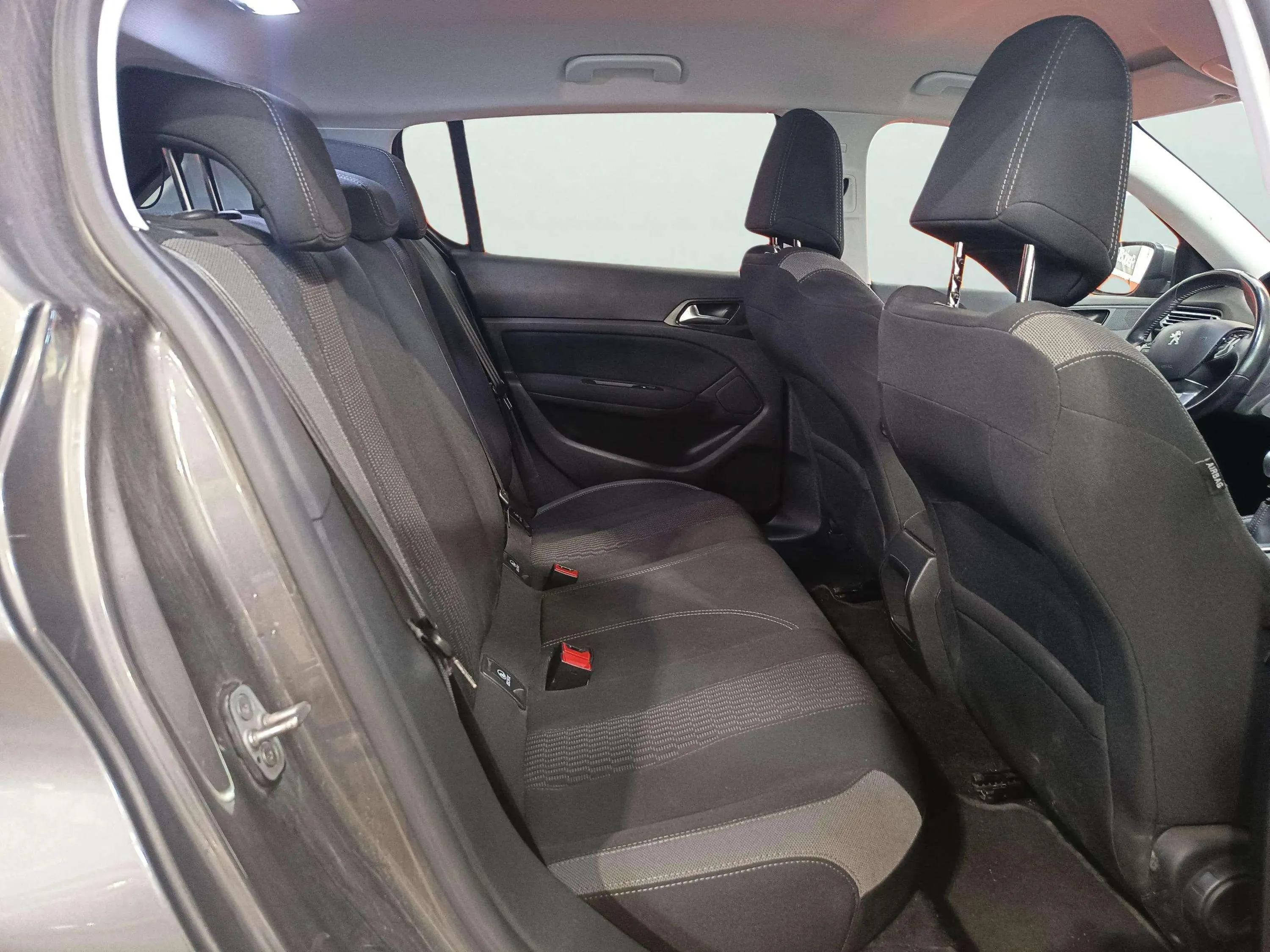 Peugeot 308 Allure 1.2 PureTech 130 - foto 21