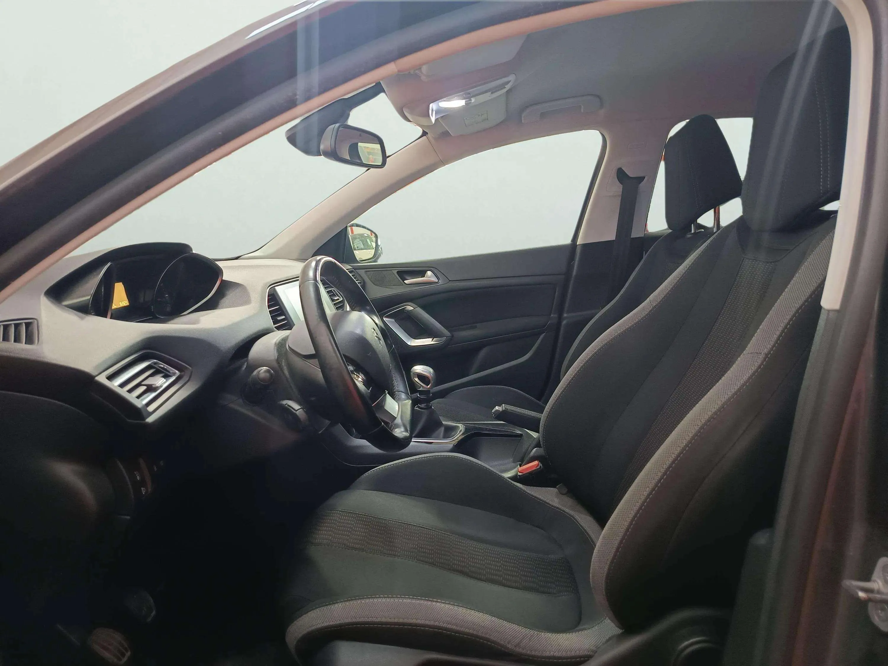 Peugeot 308 Allure 1.2 PureTech 130 - foto 19