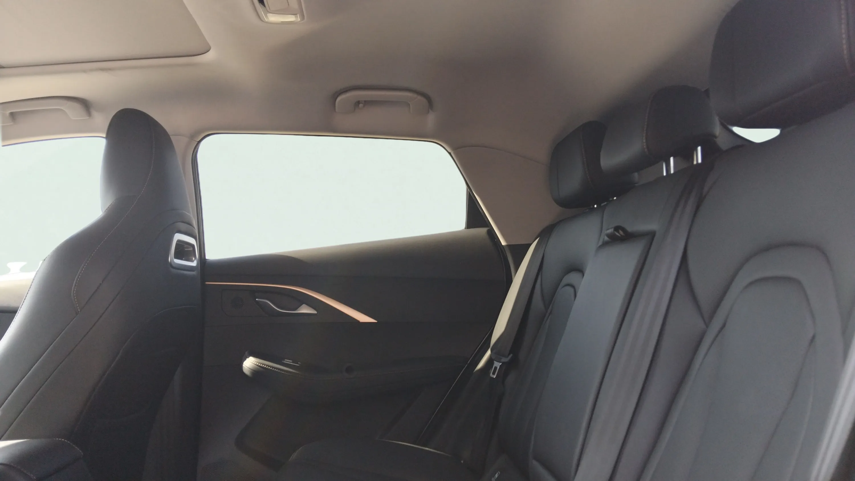 Omoda 5 1.6 T-GDi DCT Premium - foto 17