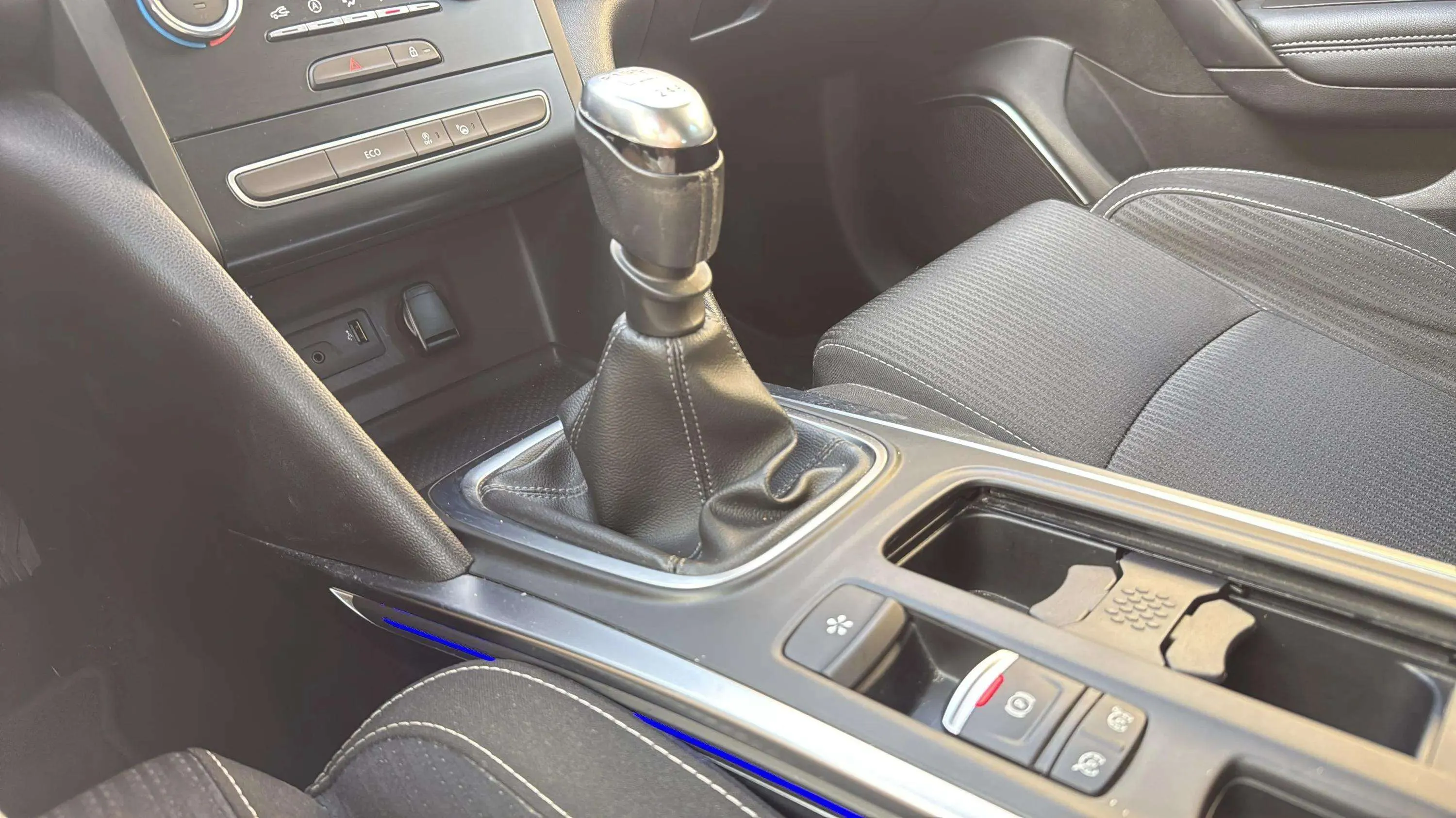 Renault Mégane Zen TCe GPF -SS - foto 26