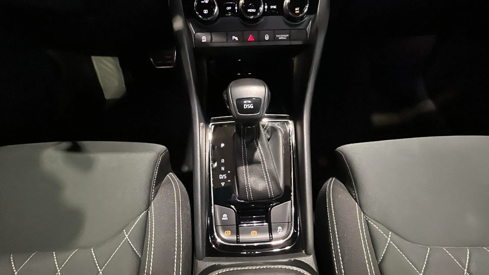 Škoda Karoq 1.5 TSI DSG ACT Sportline - foto 13