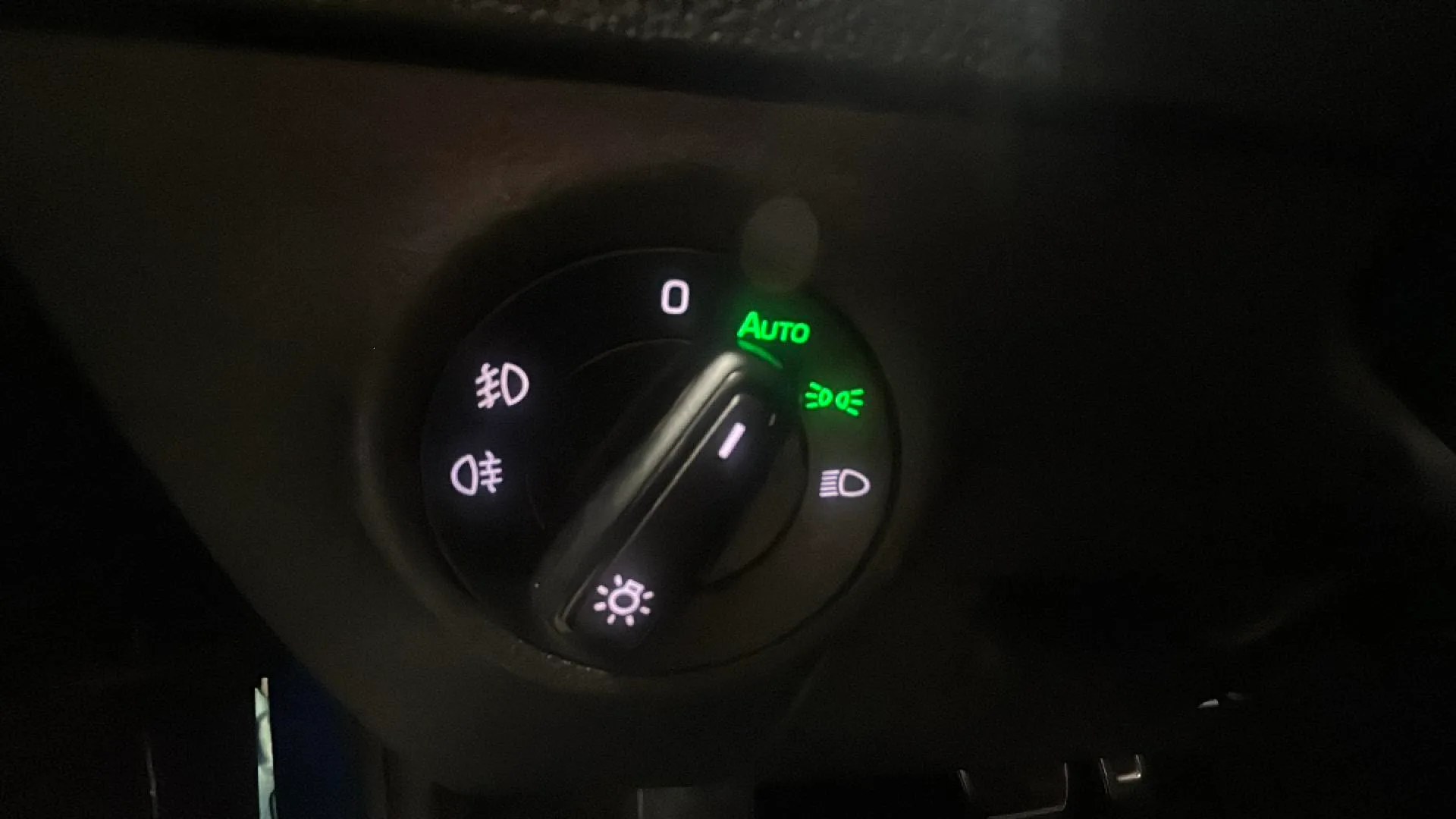 Škoda Karoq 1.5 TSI DSG ACT Sportline - foto 12