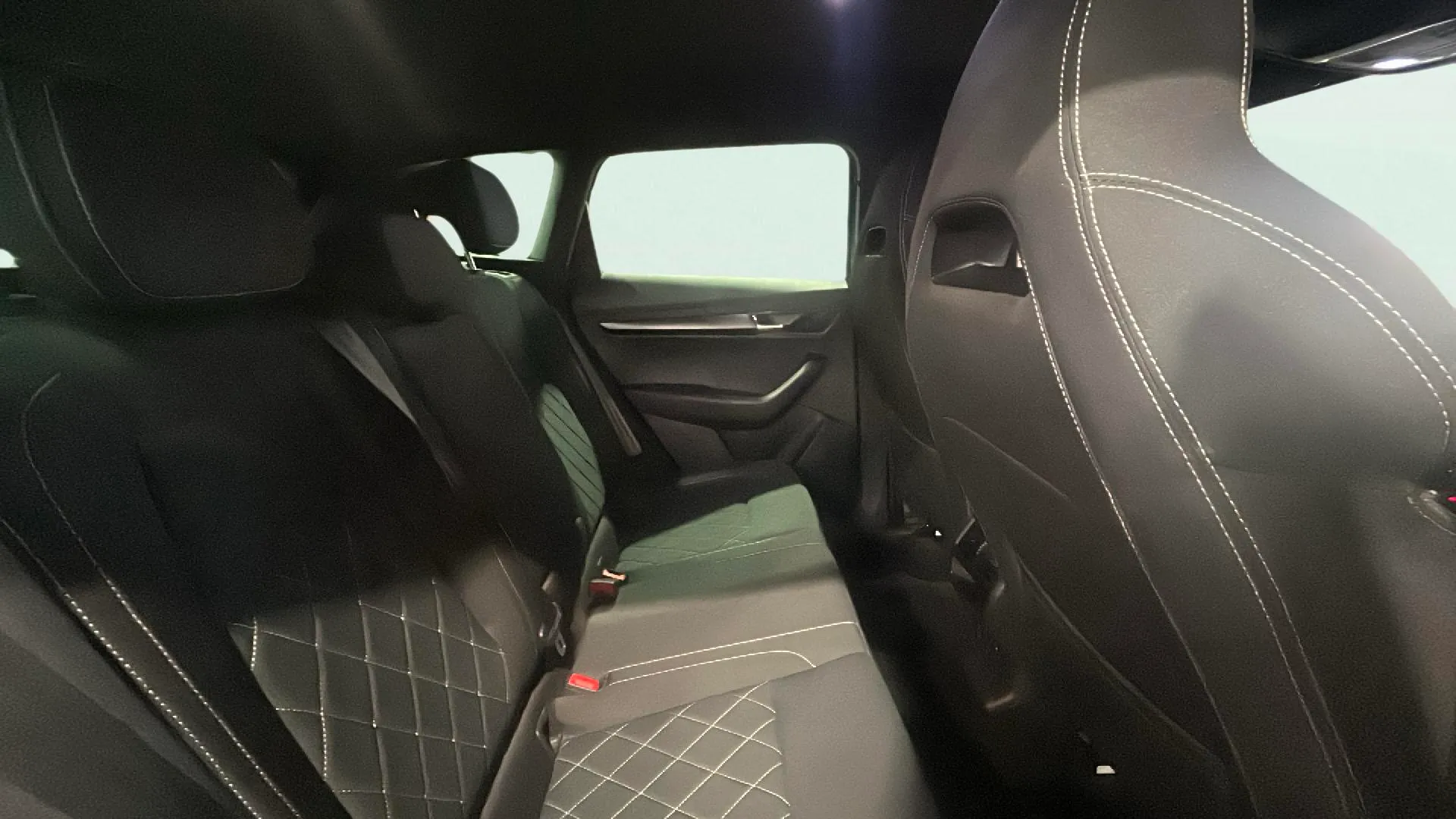 Škoda Karoq 1.5 TSI DSG ACT Sportline - foto 15