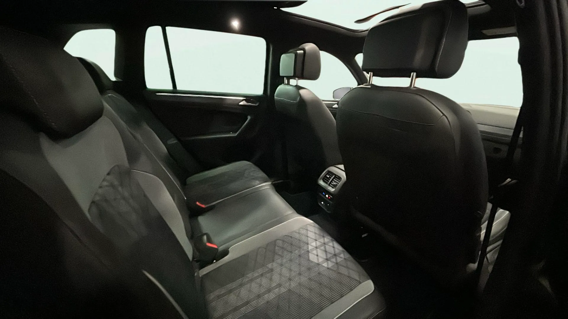 Volkswagen Tiguan R-Line 1.5 TSI DSG - foto 22