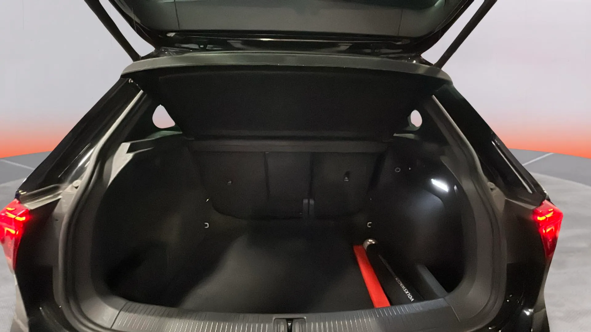 Volkswagen Tiguan R-Line 1.5 TSI DSG - foto 21