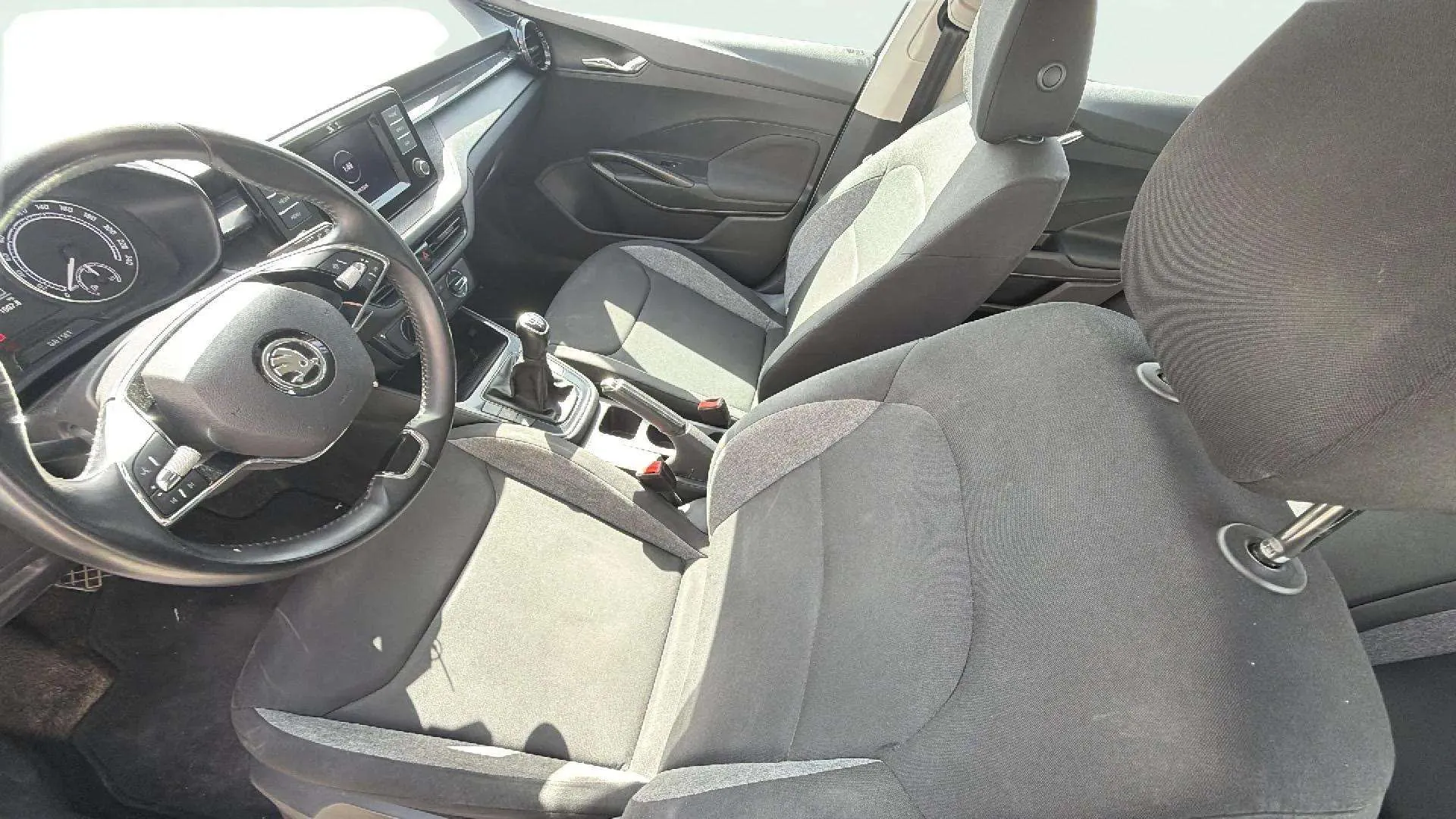 Škoda Fabia 1.0 MPI Active - foto 9
